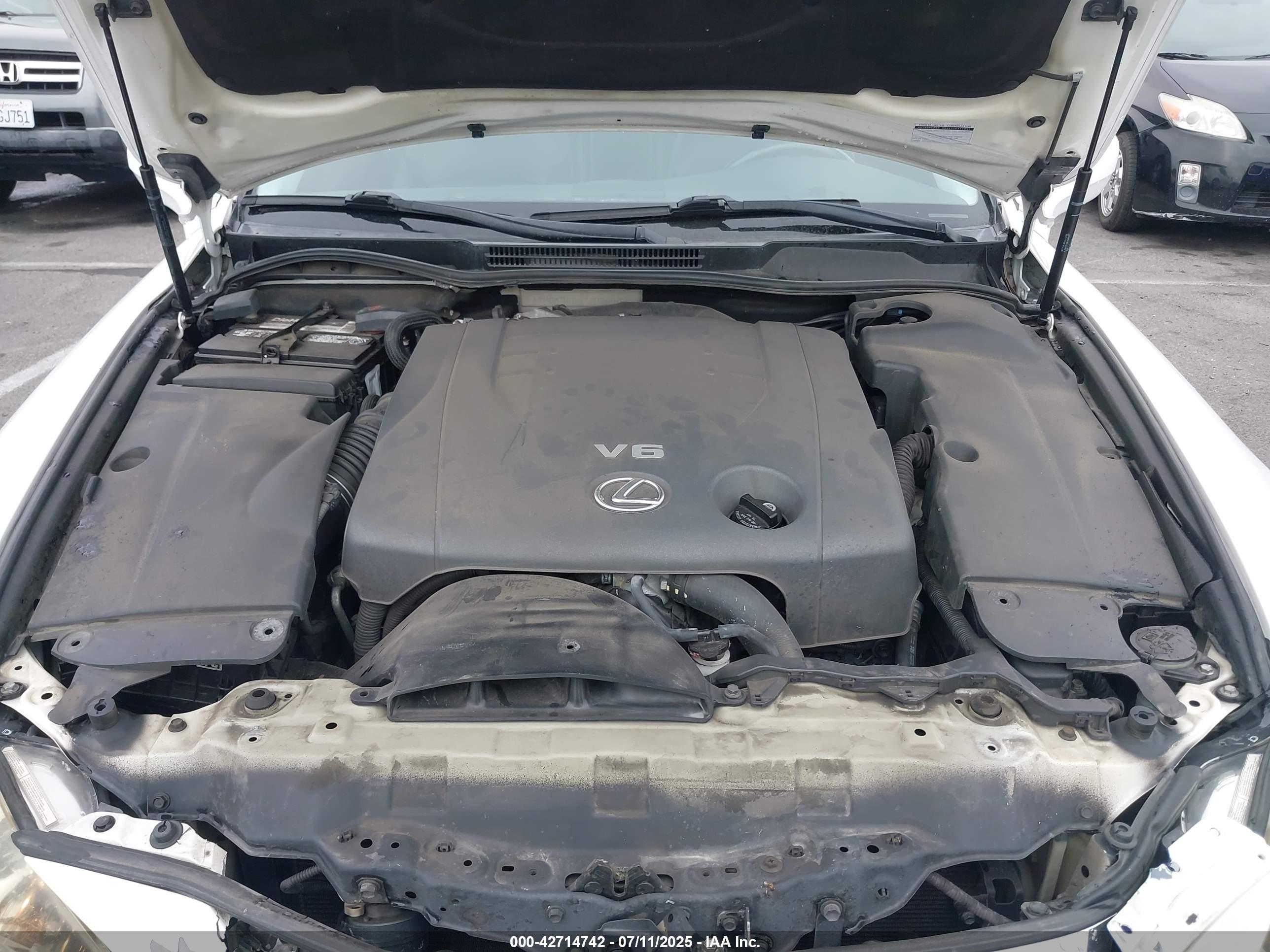 LEXUS IS image 10