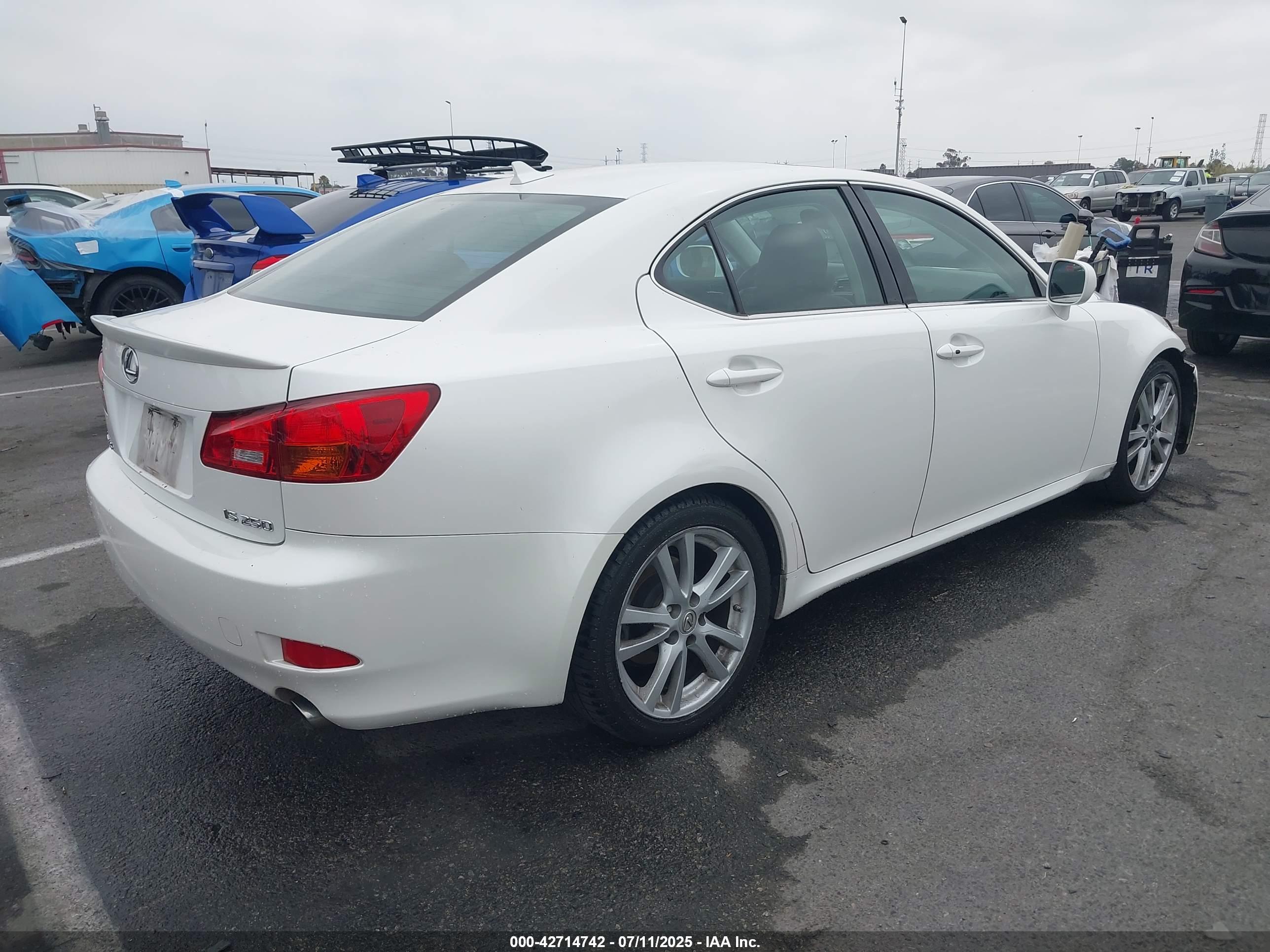 LEXUS IS image 4