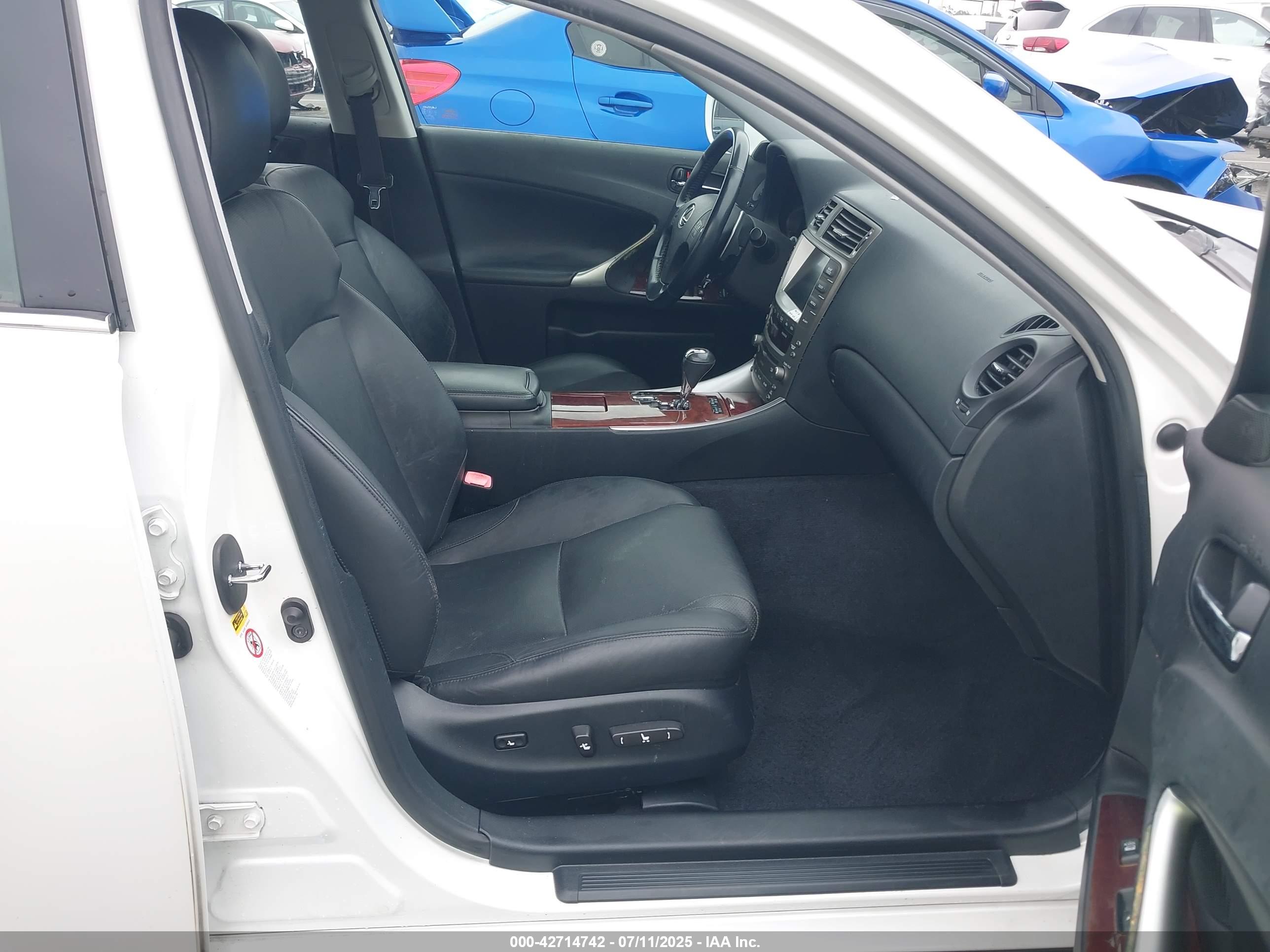 LEXUS IS image 5