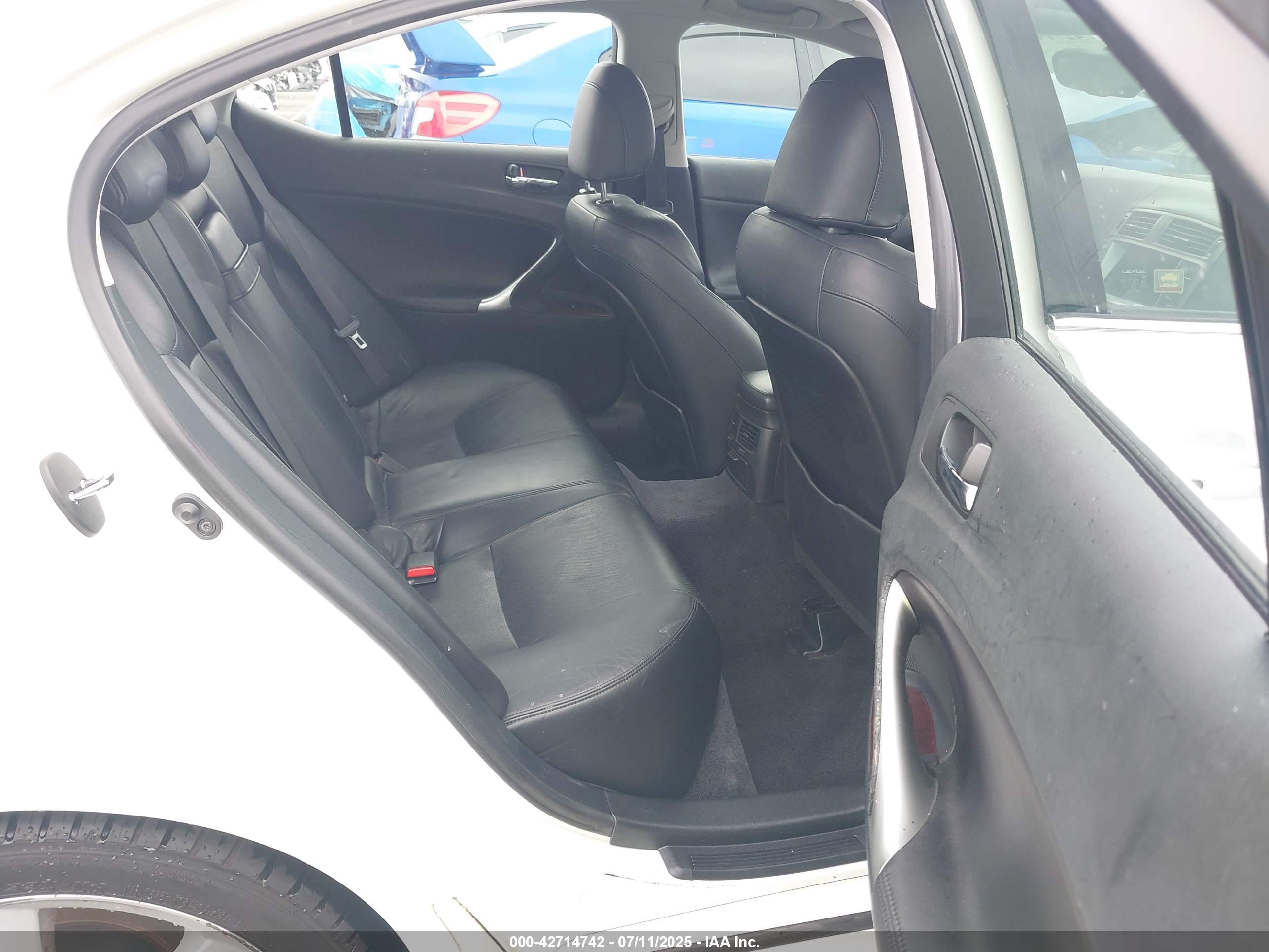 LEXUS IS image 8