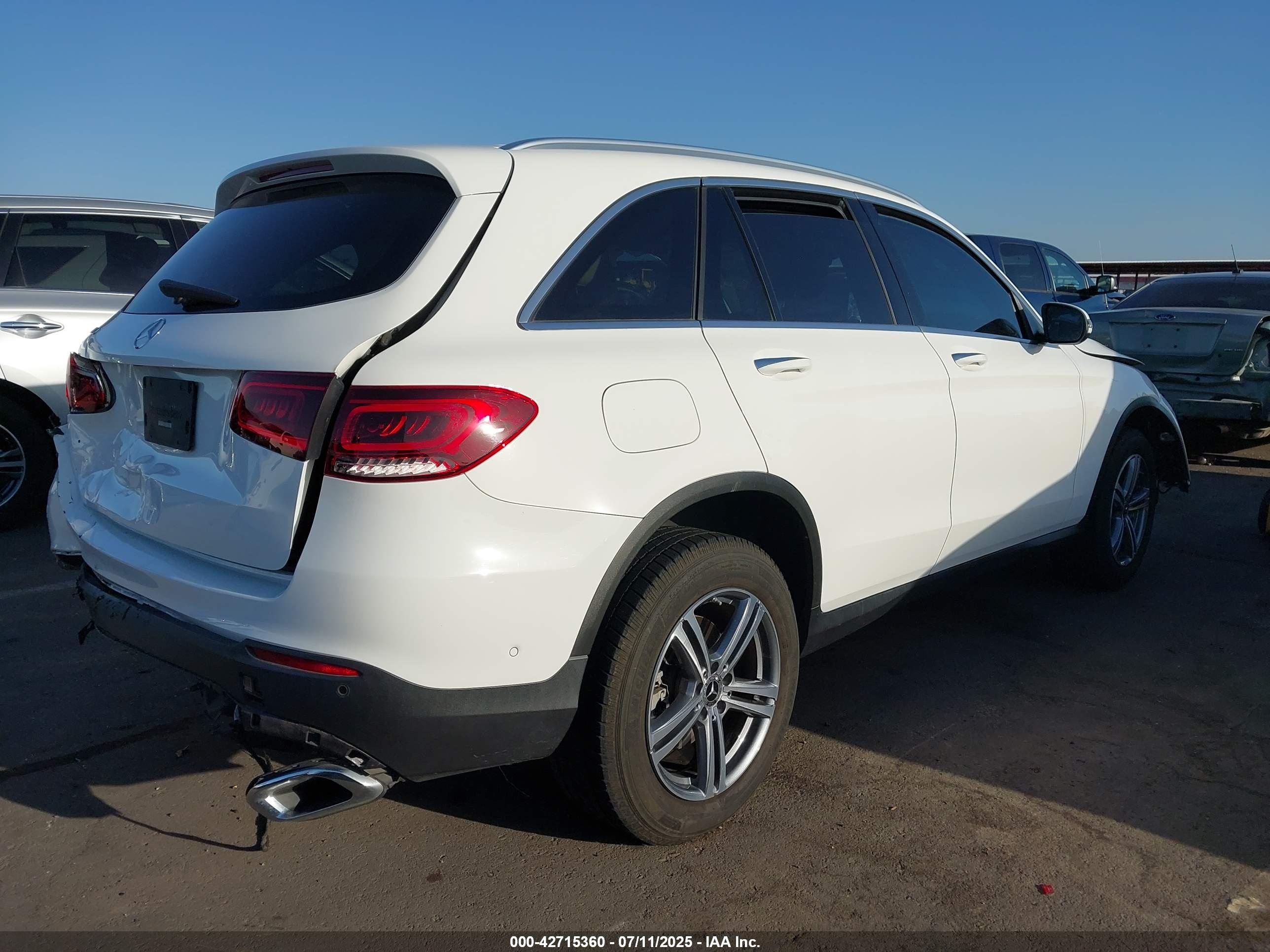 MERCEDES-BENZ GLC image 4