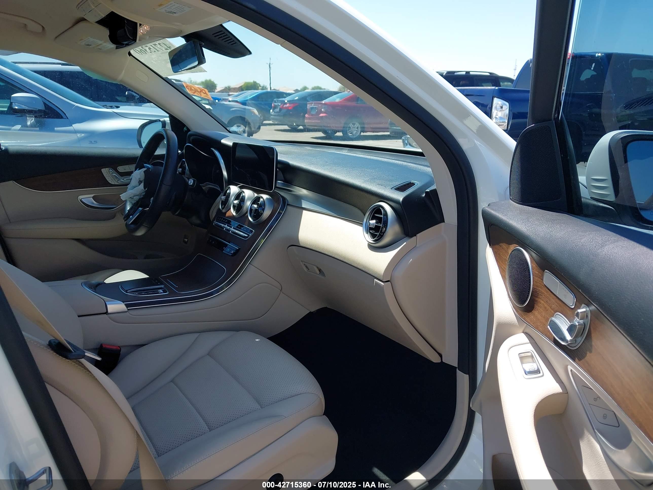 MERCEDES-BENZ GLC image 5