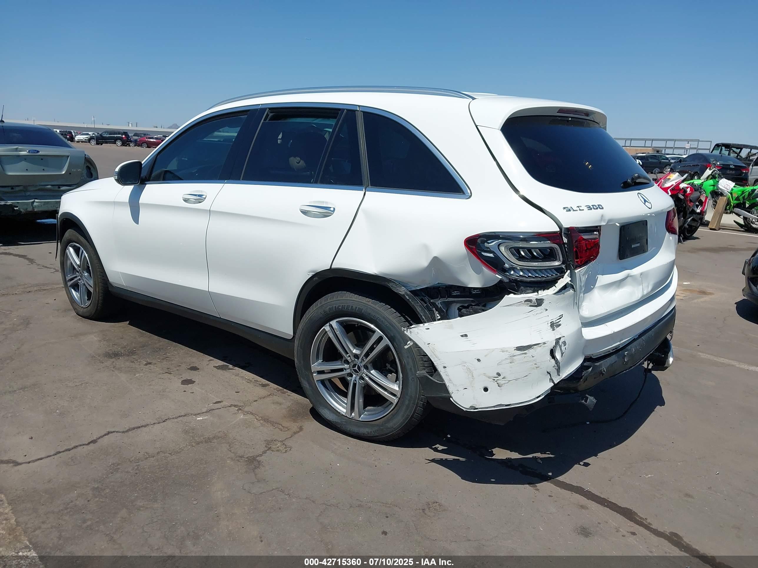 MERCEDES-BENZ GLC image 6
