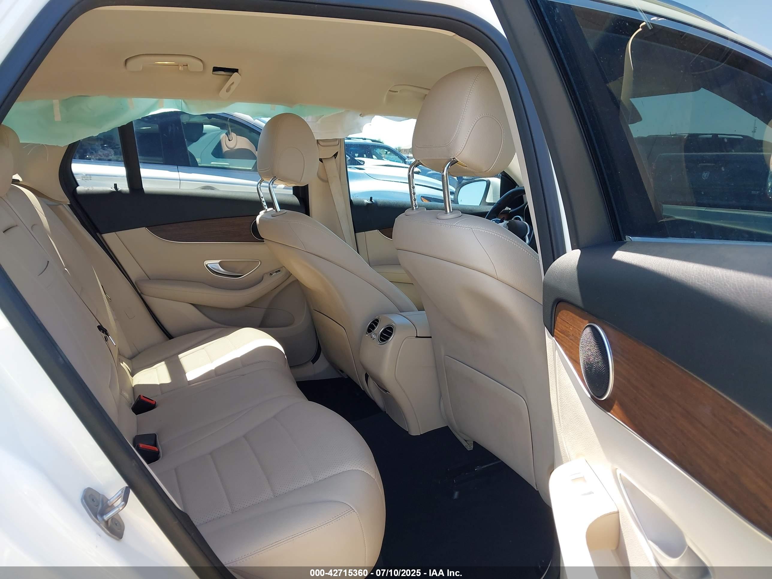 MERCEDES-BENZ GLC image 8