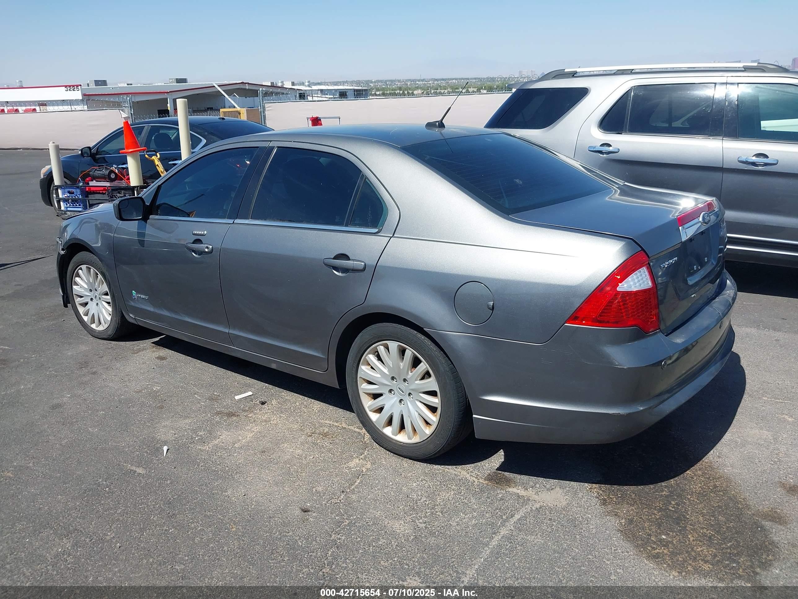 FORD FUSION image 3