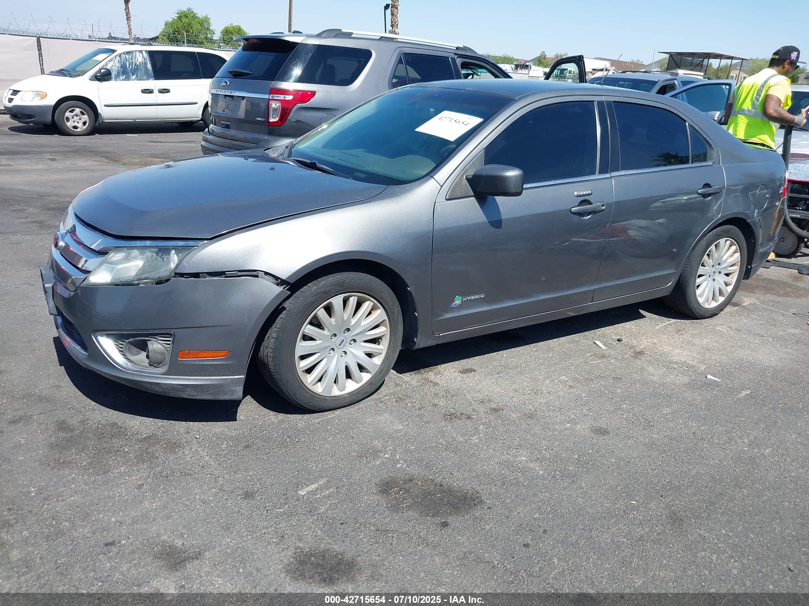 FORD FUSION image 6