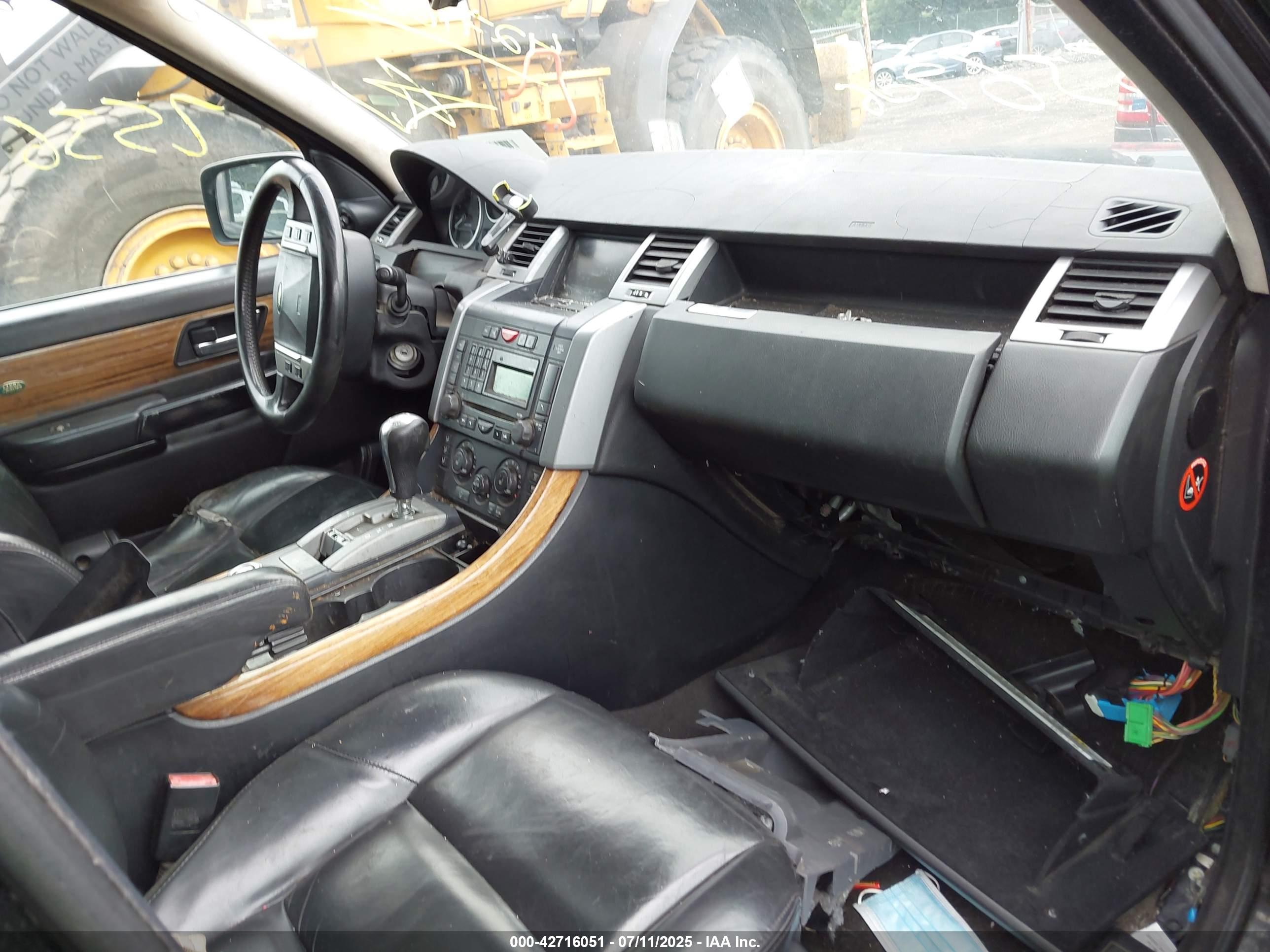 LAND ROVER image 5