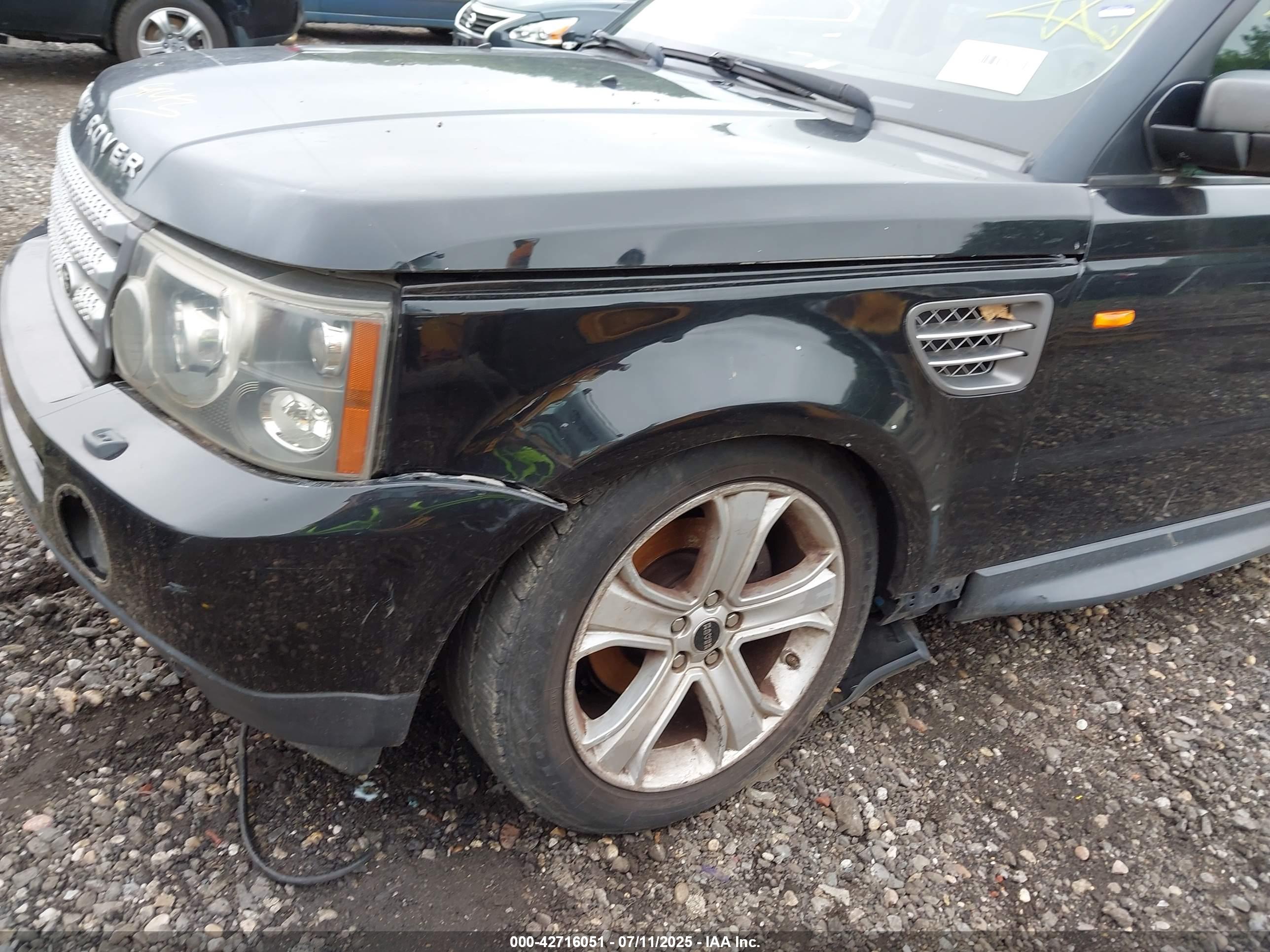 LAND ROVER image 6