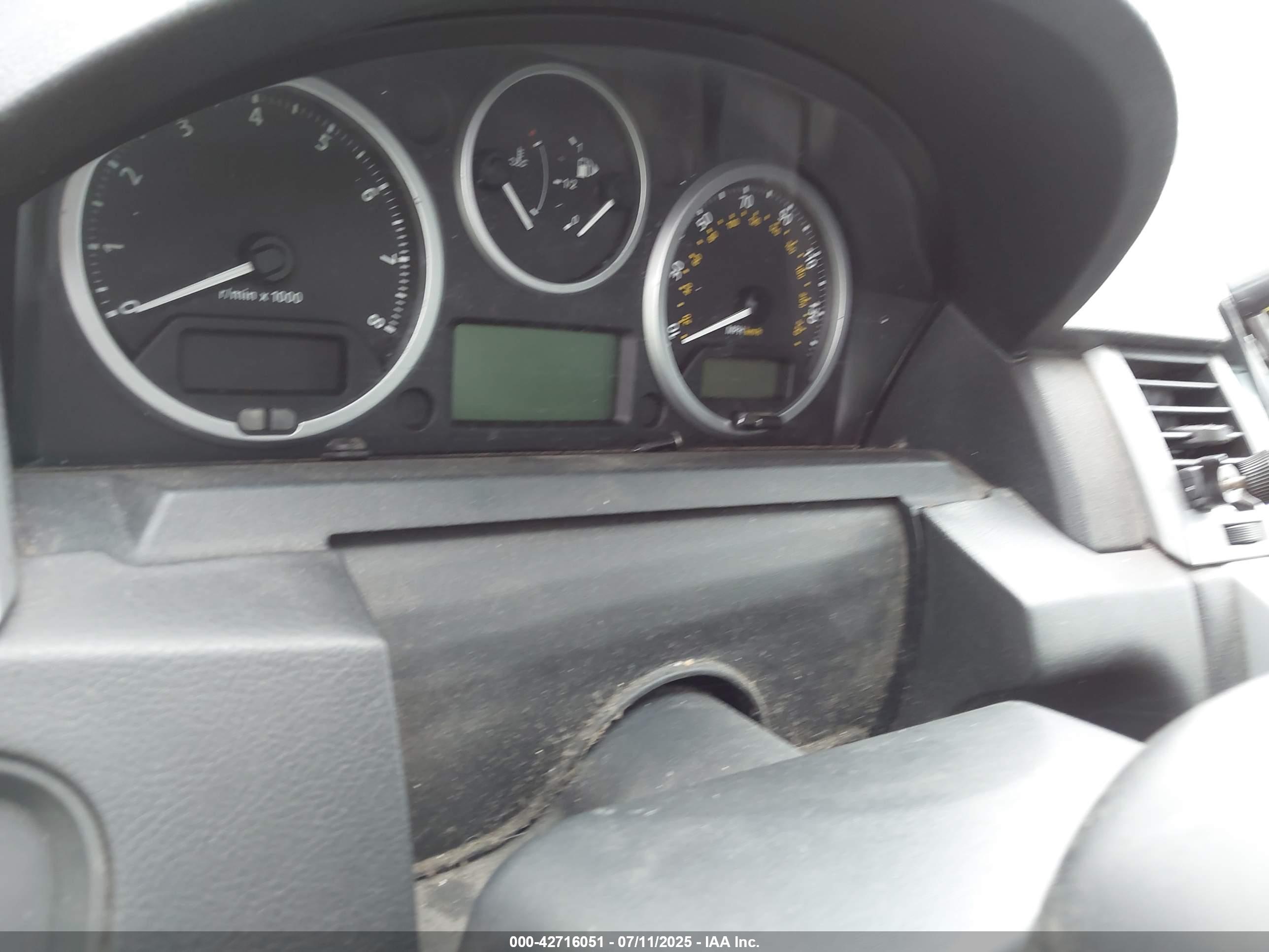 LAND ROVER image 7
