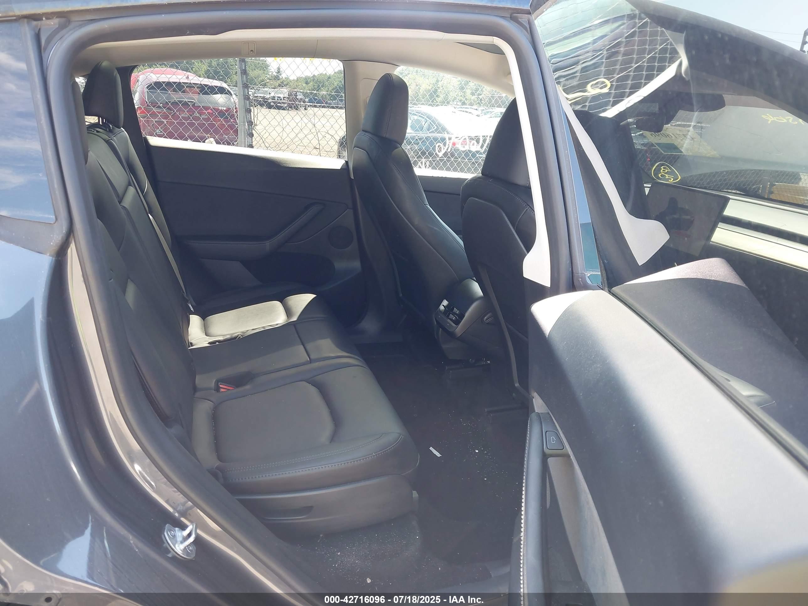 TESLA MODEL image 8
