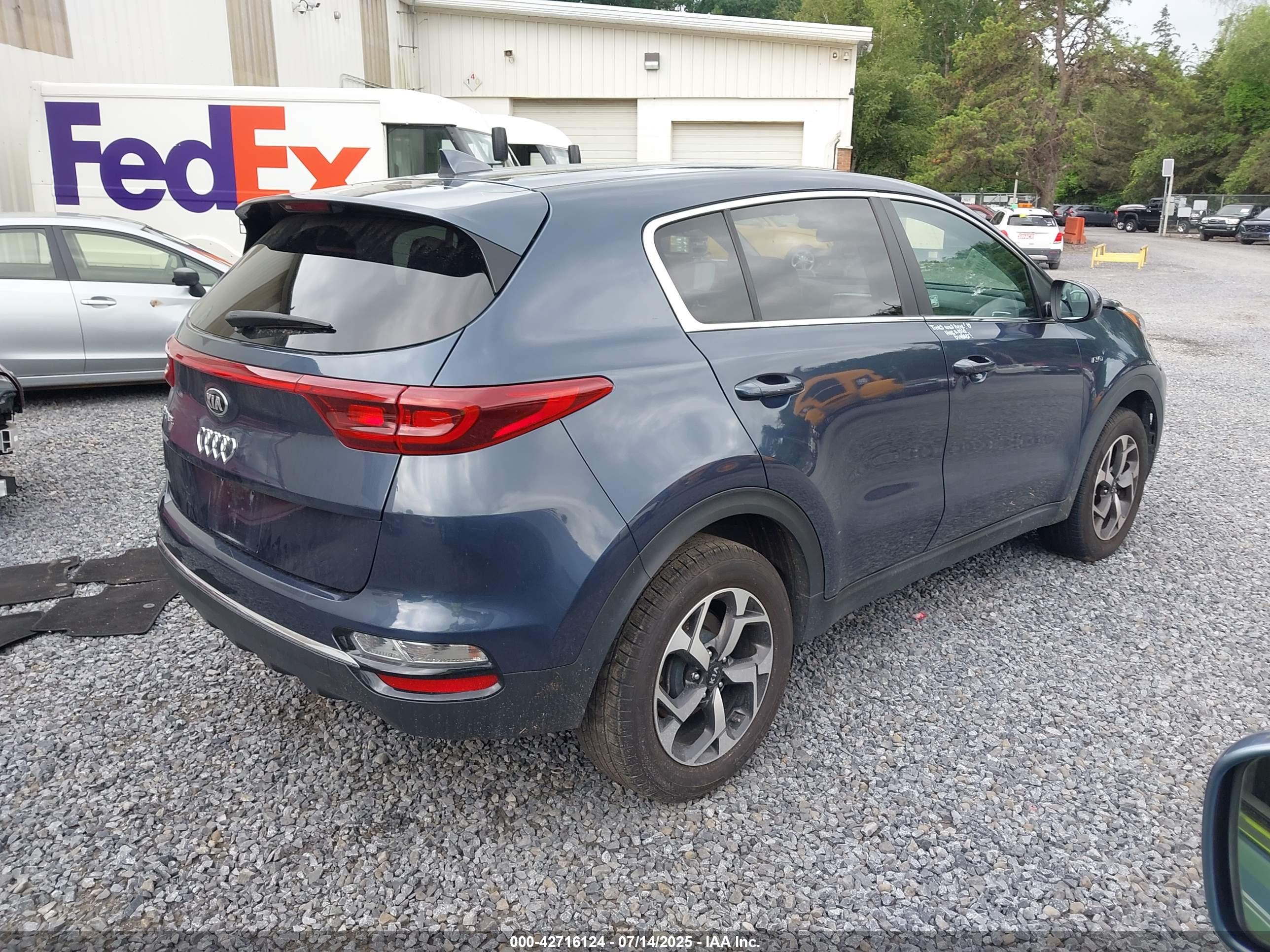 KIA SPORTAGE image 4