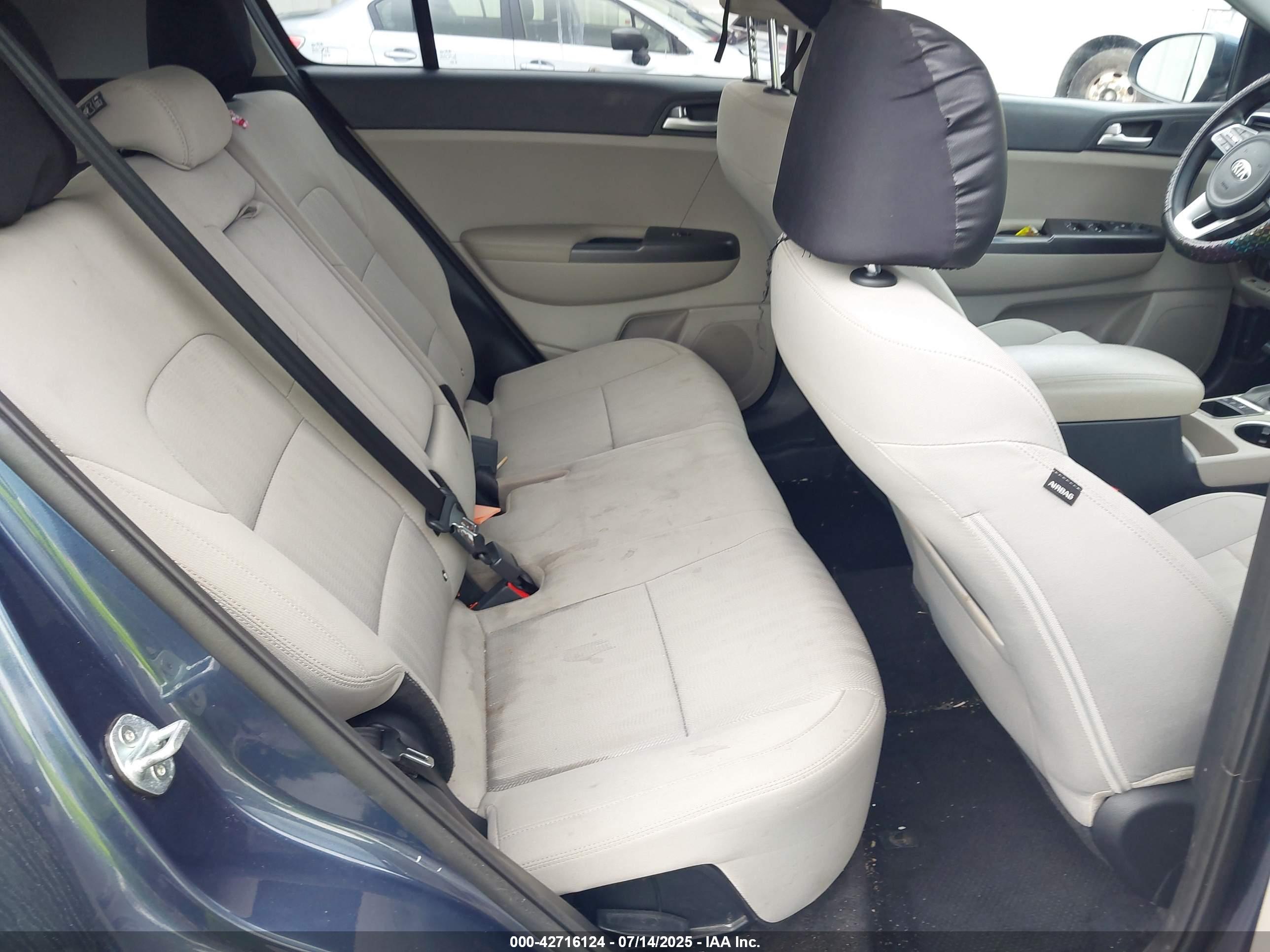 KIA SPORTAGE image 8