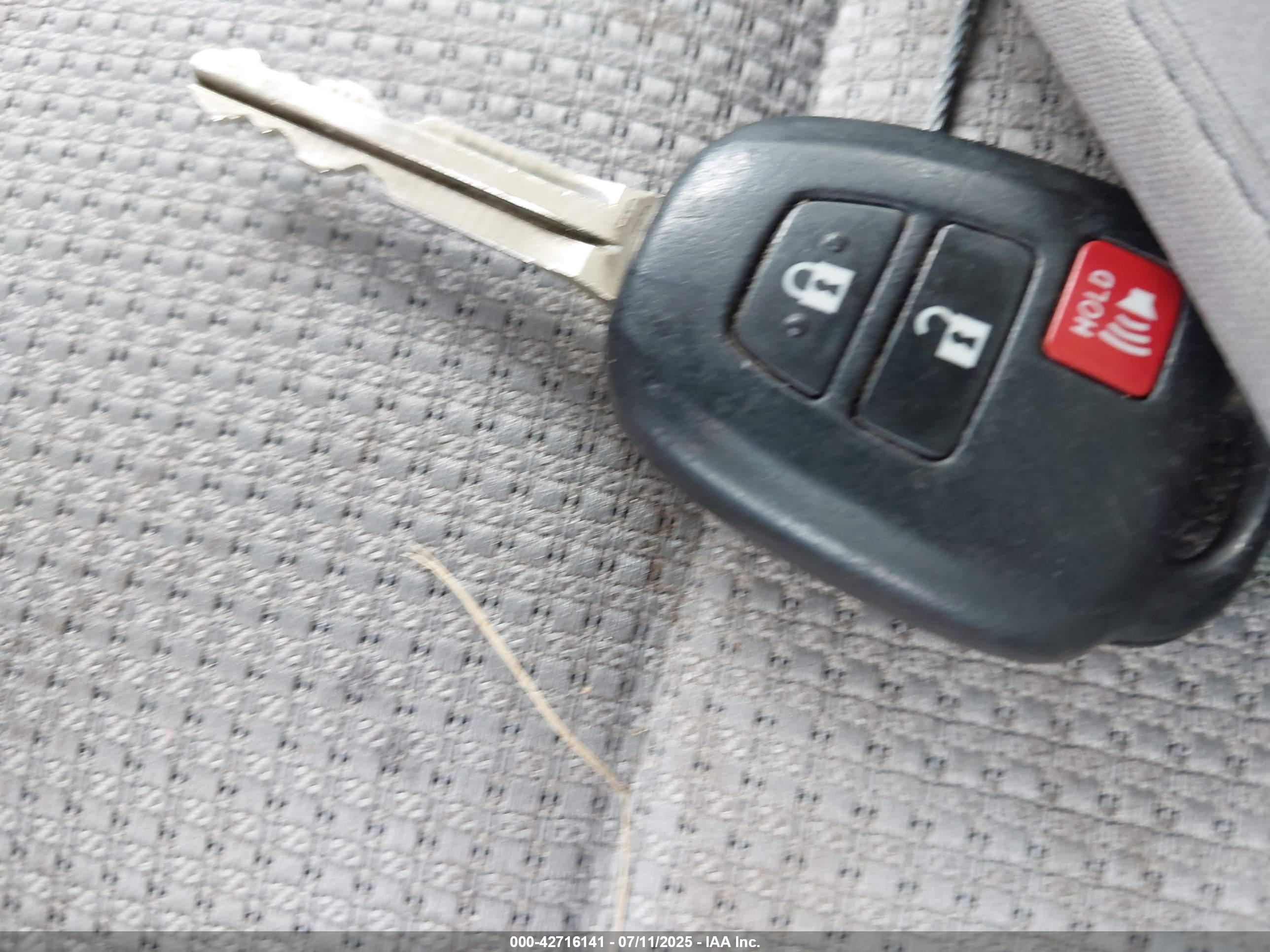 TOYOTA RAV4 image 11