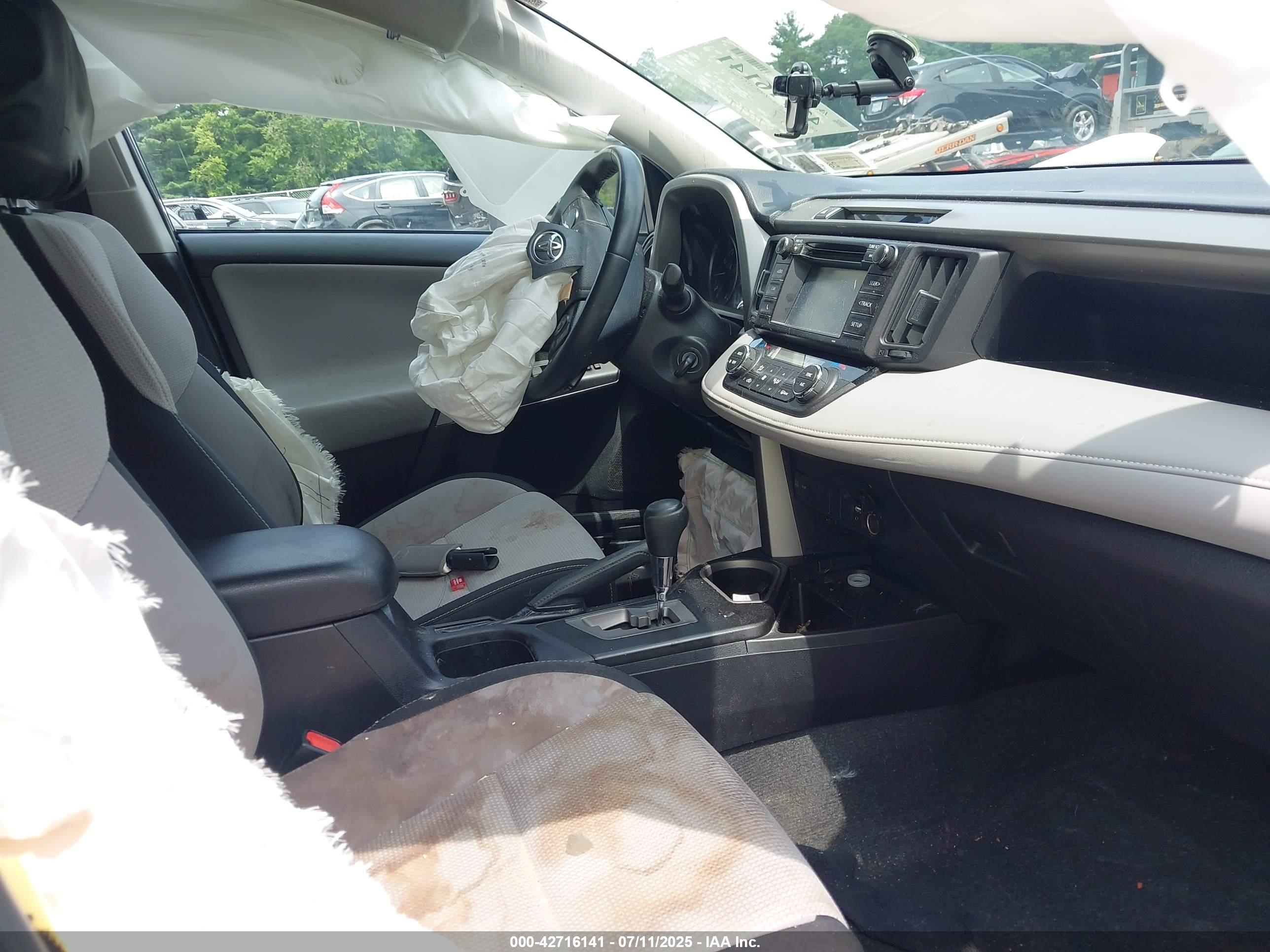 TOYOTA RAV4 image 5