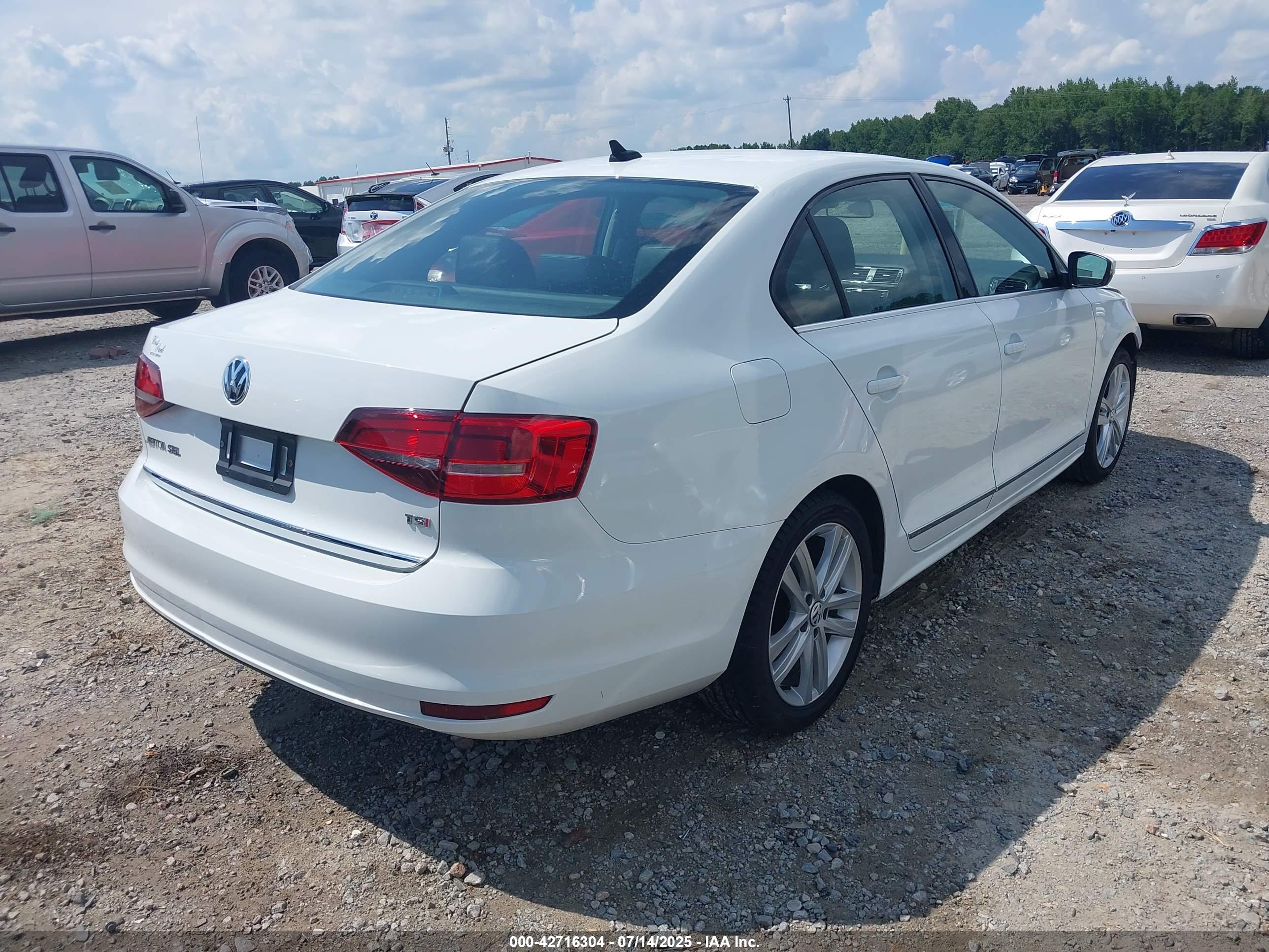 VOLKSWAGEN JETTA image 4