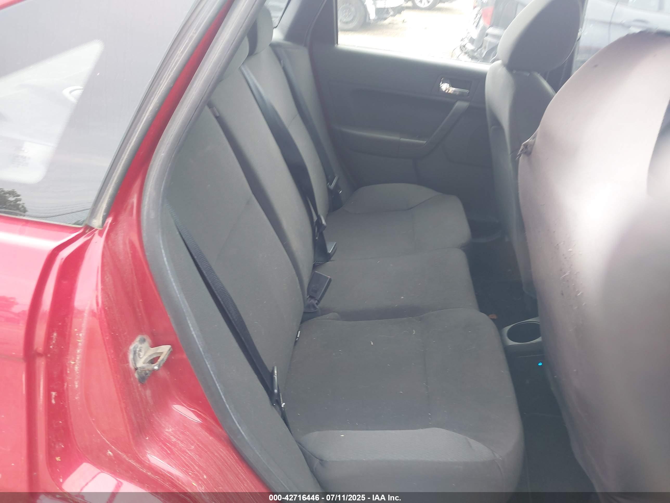 FORD FOCUS image 8