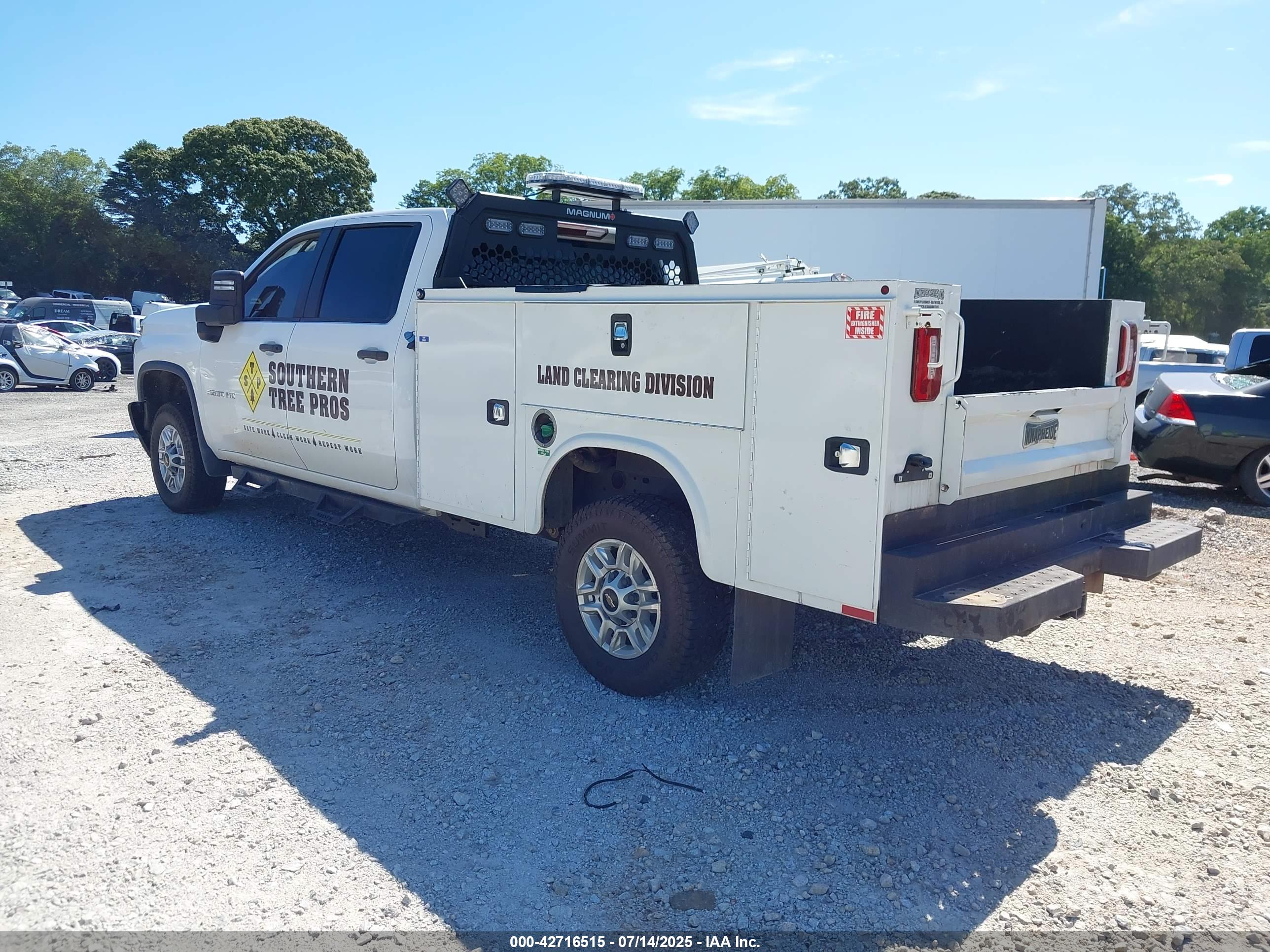 CHEVROLET SILVERADO image 3