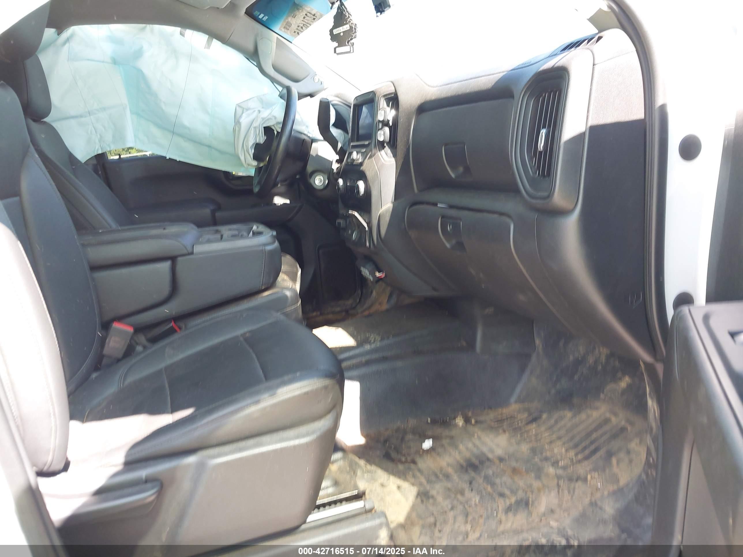 CHEVROLET SILVERADO image 5