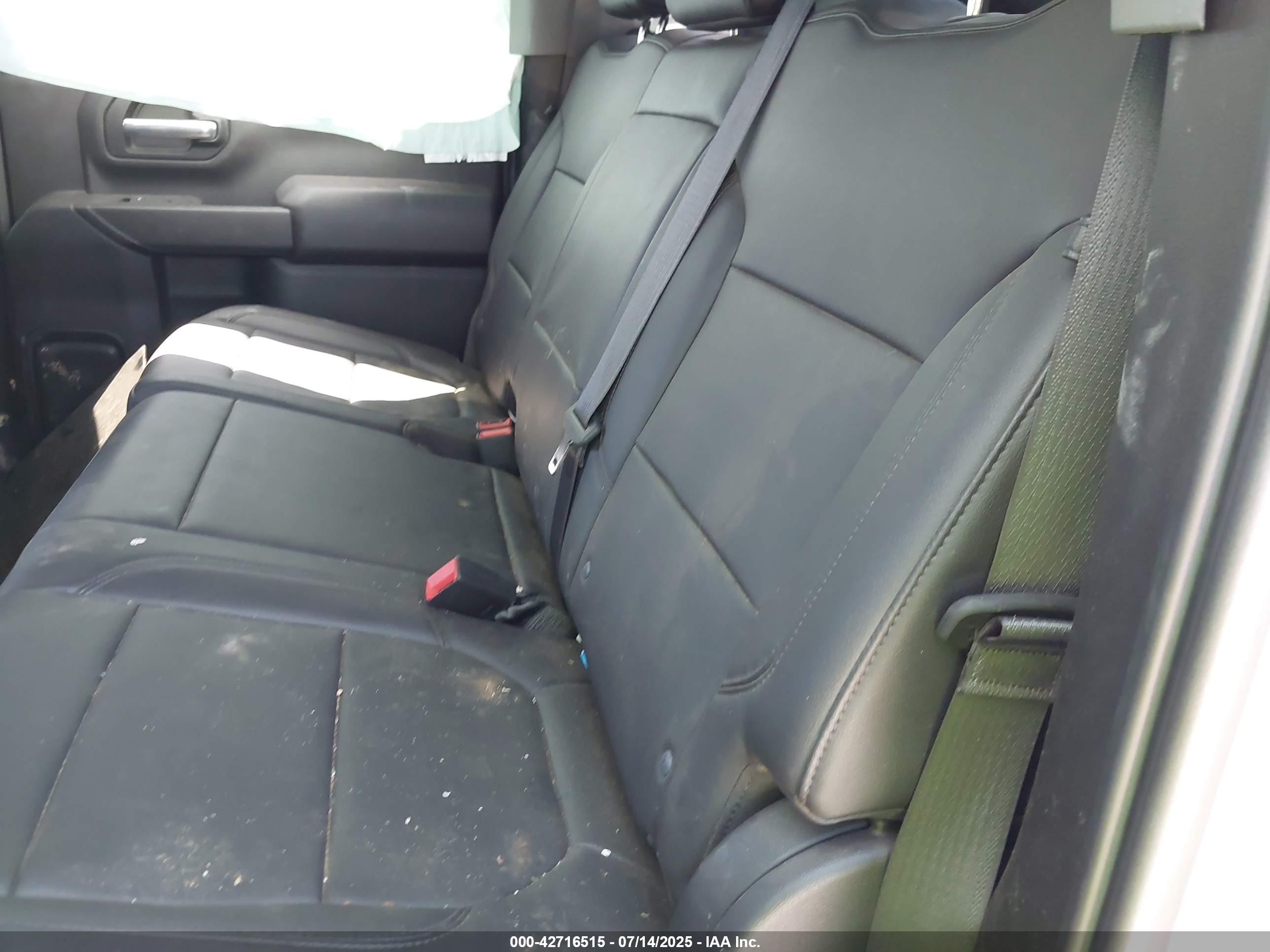 CHEVROLET SILVERADO image 8