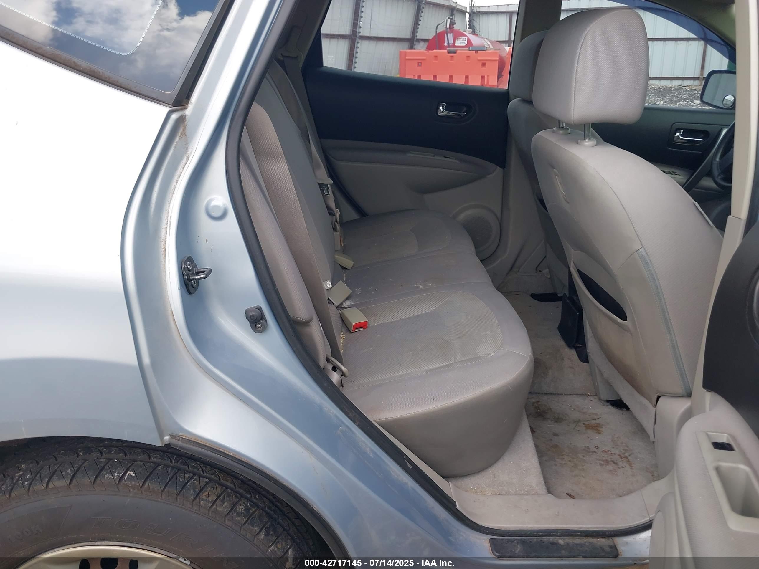 NISSAN ROGUE image 8