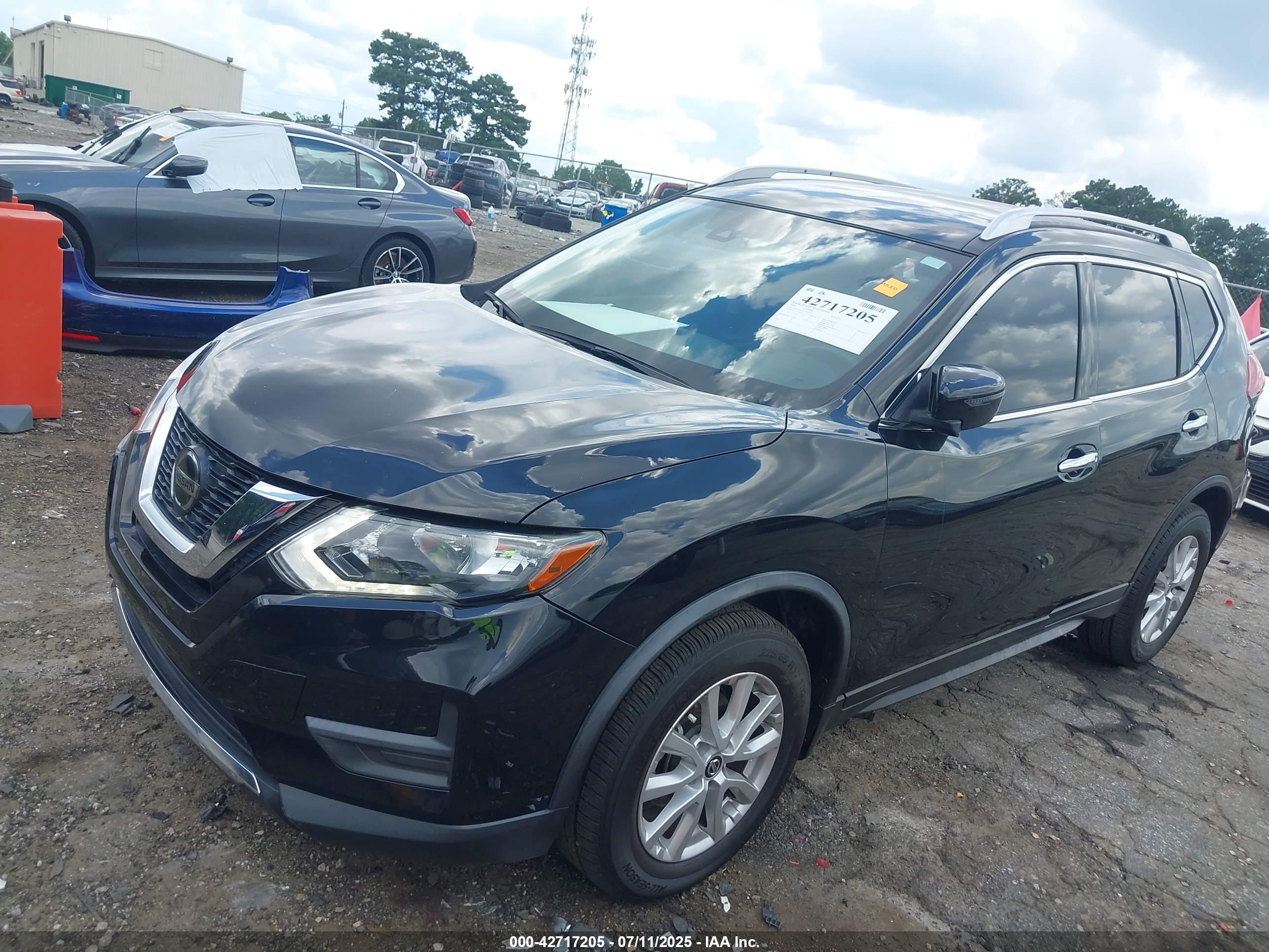 NISSAN ROGUE image 2