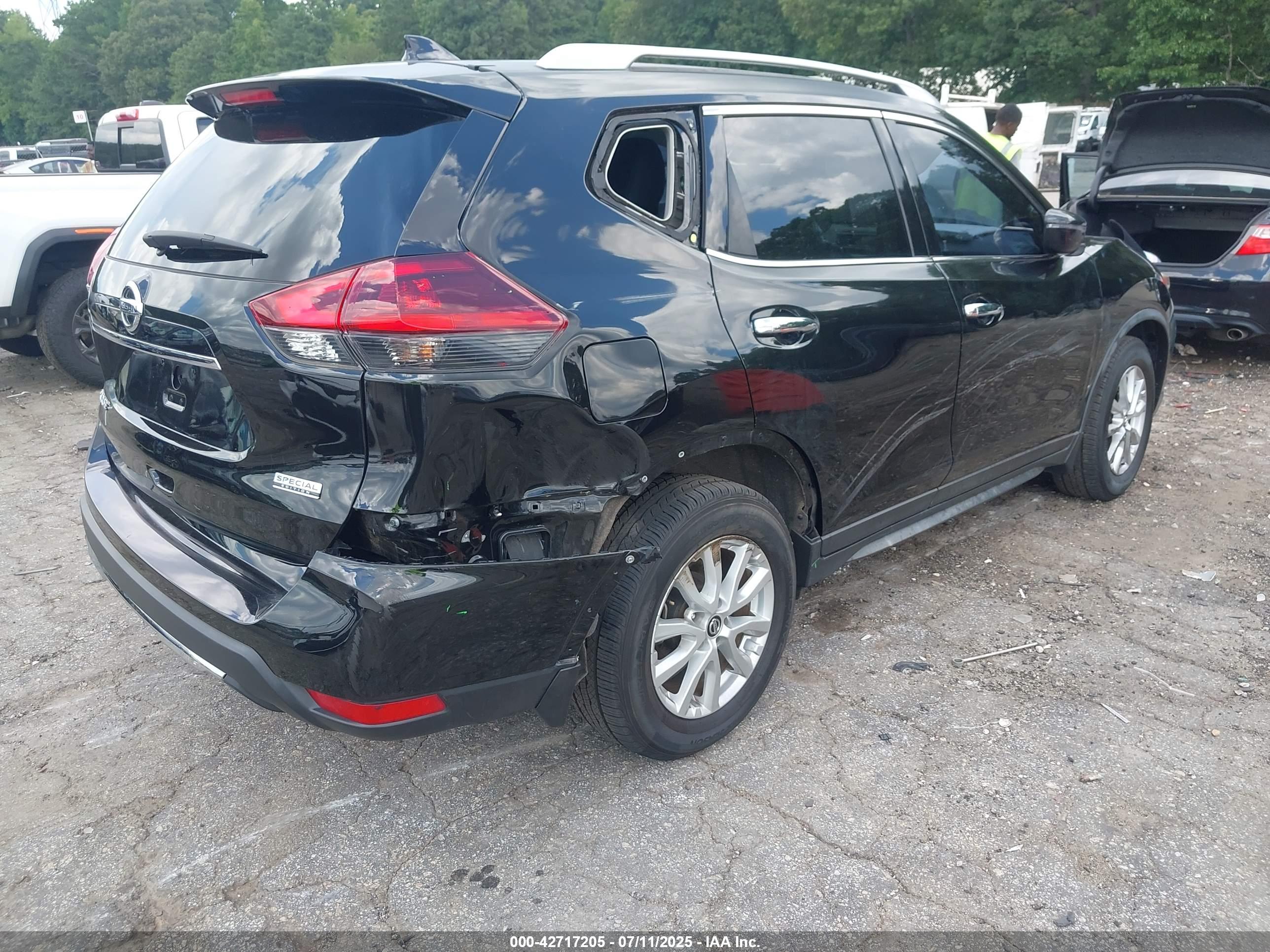 NISSAN ROGUE image 4