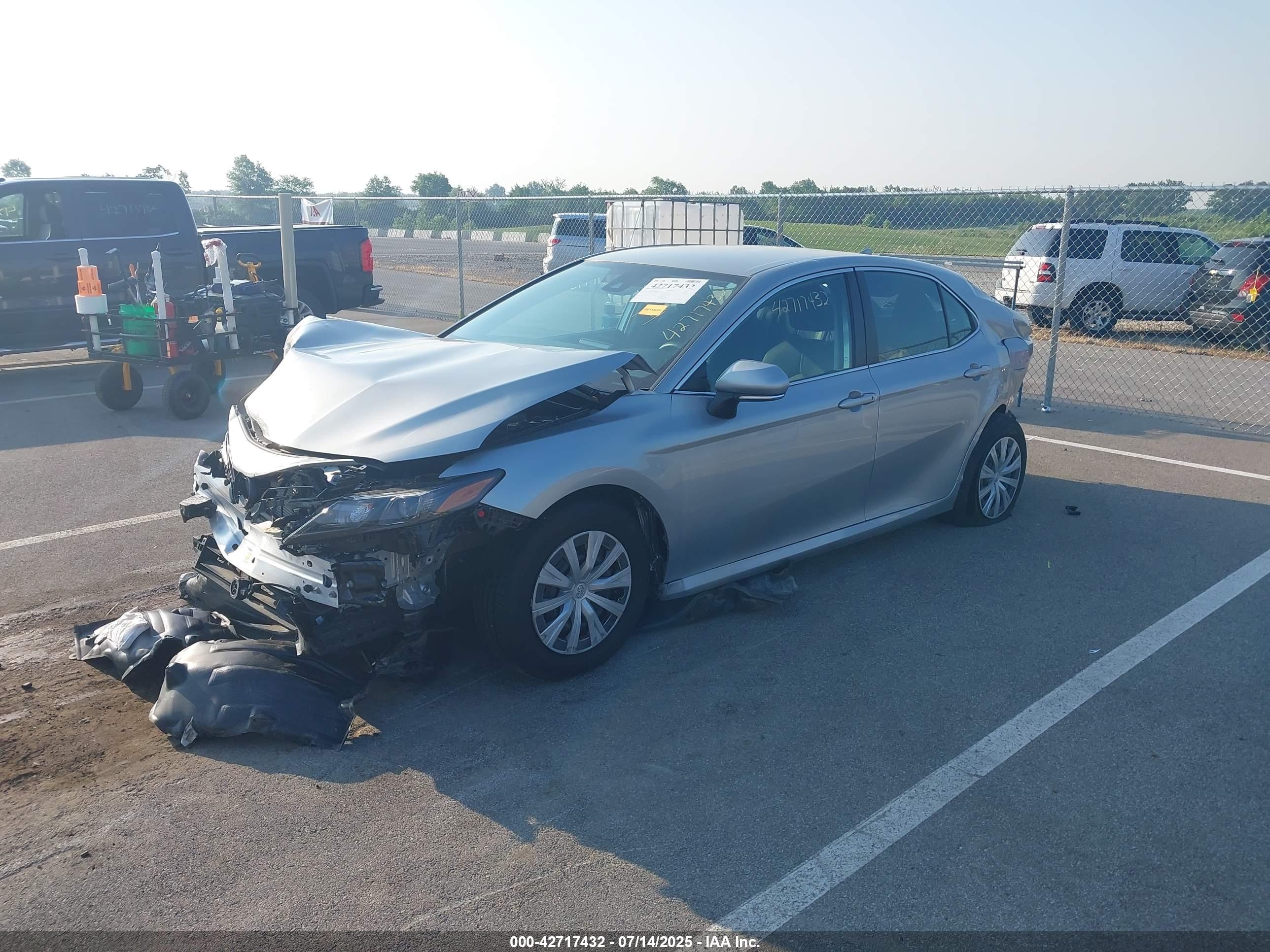 TOYOTA CAMRY image 2