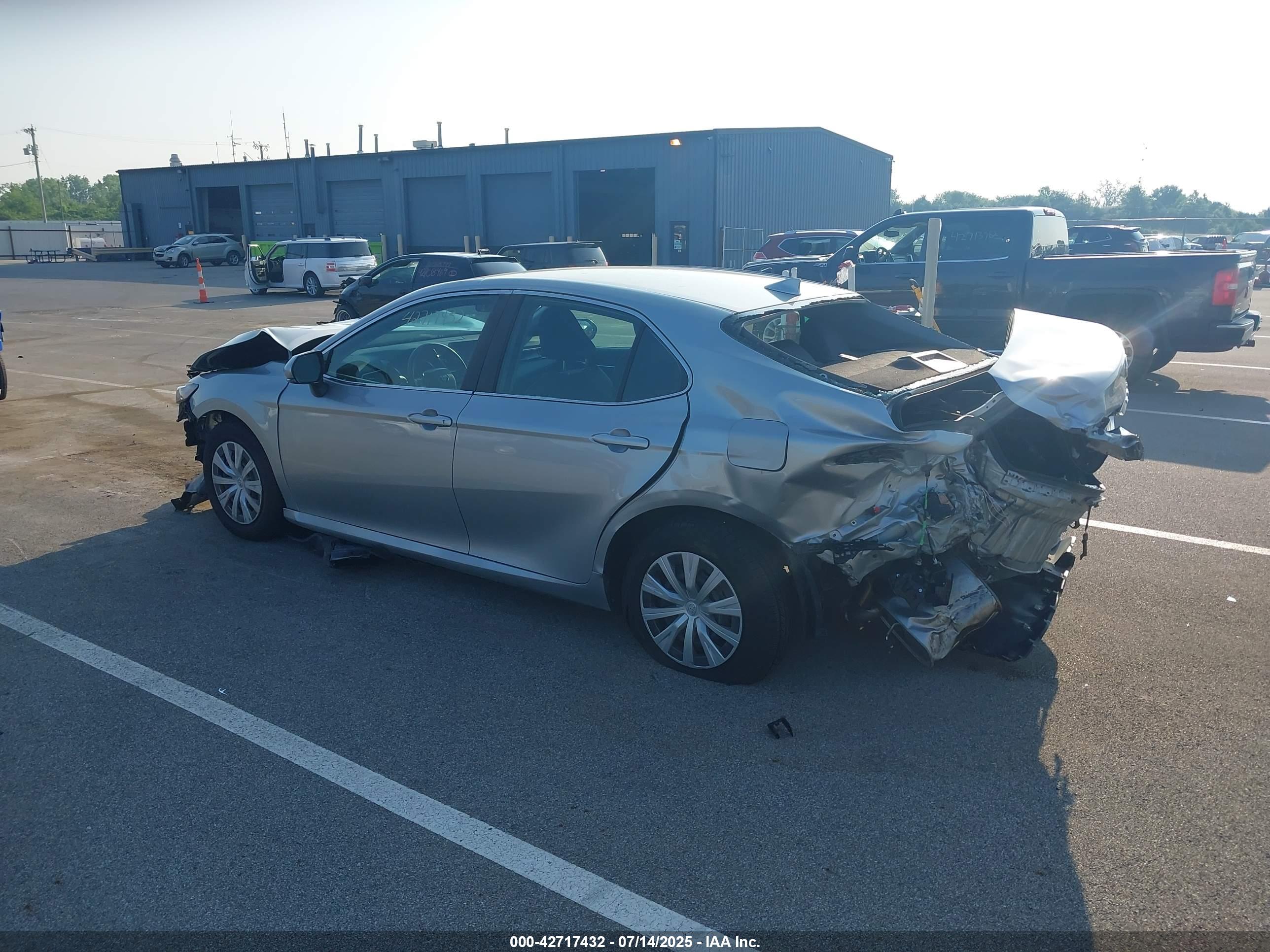 TOYOTA CAMRY image 3