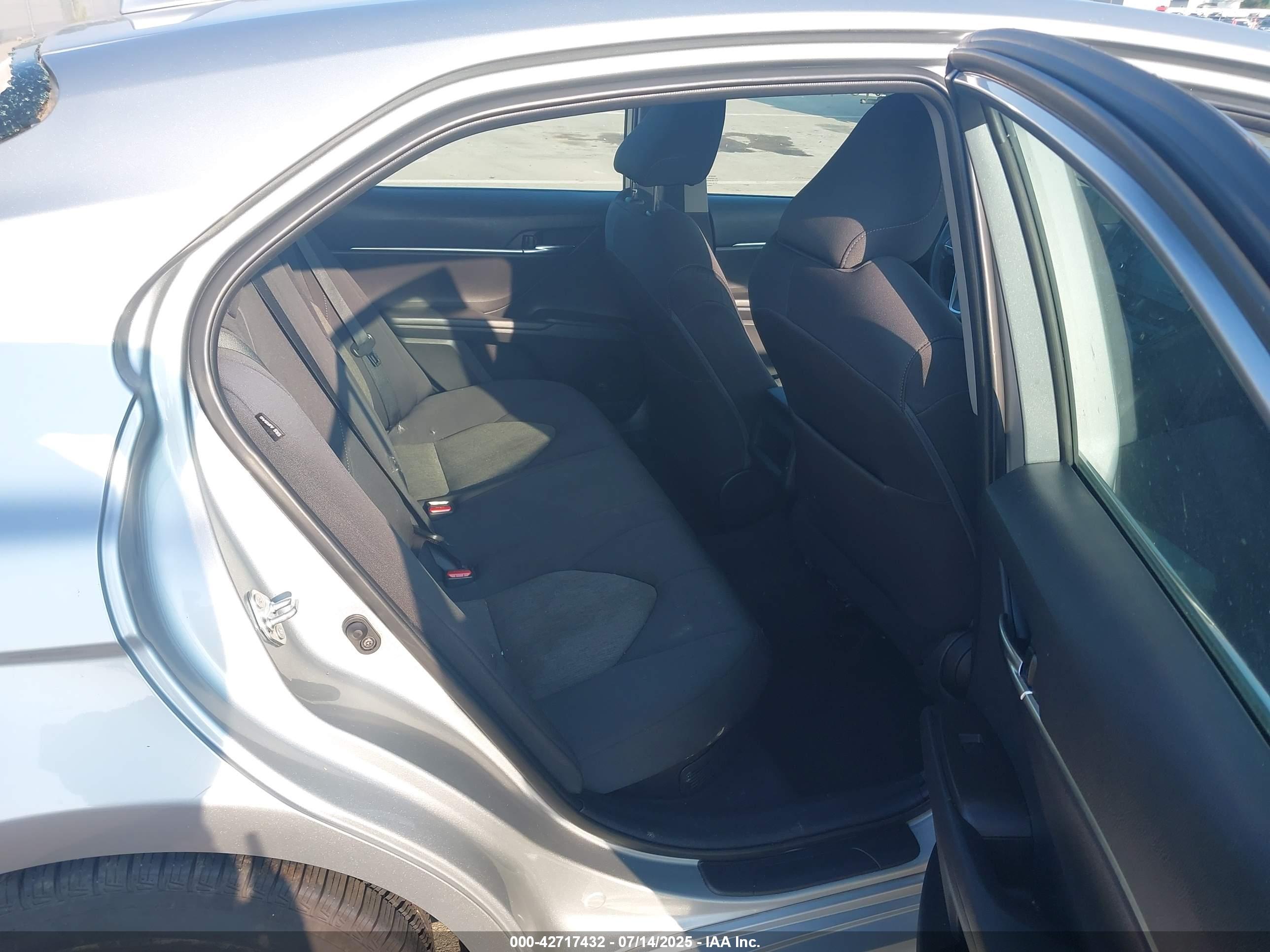 TOYOTA CAMRY image 8