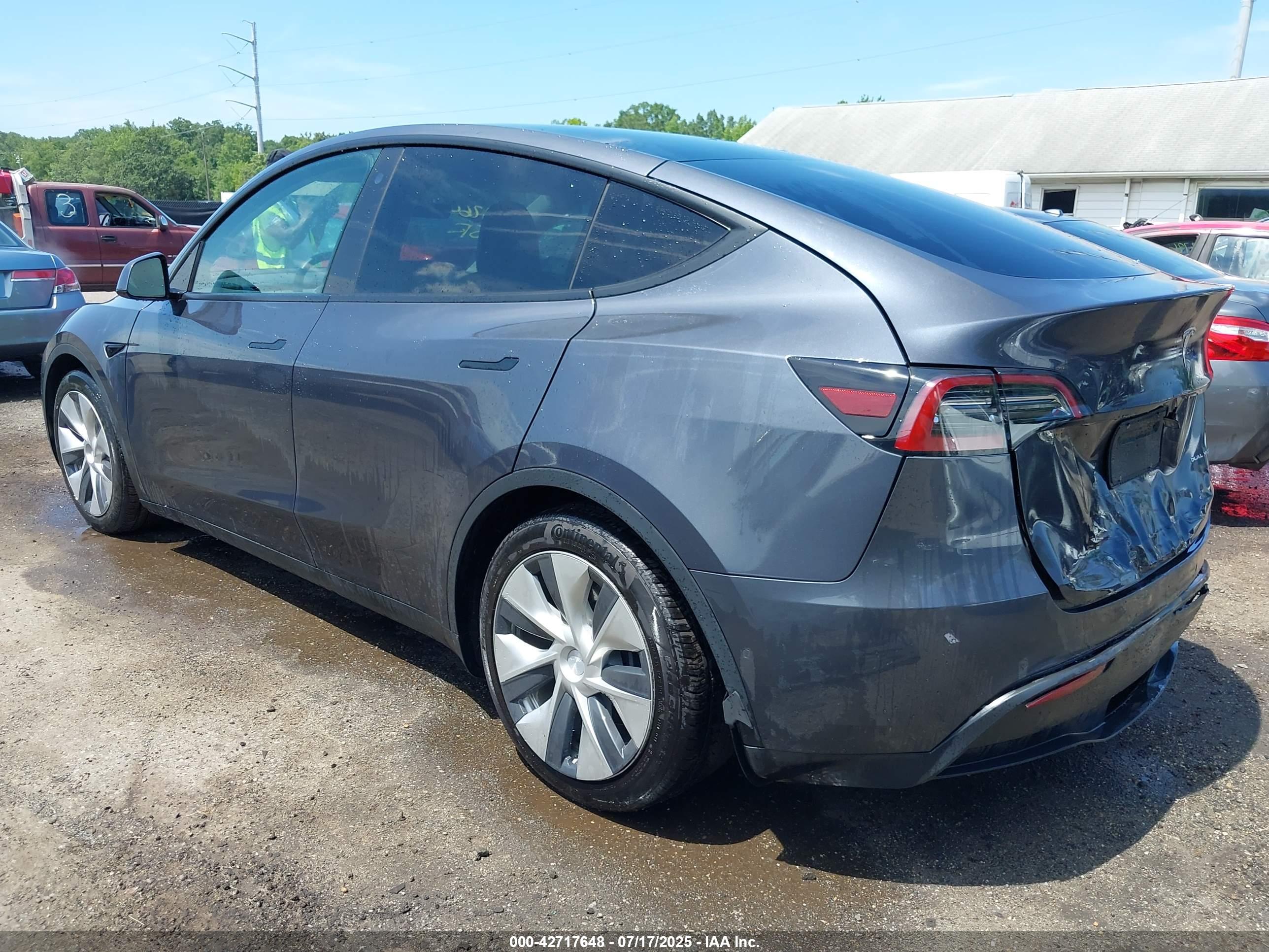 TESLA MODEL image 3