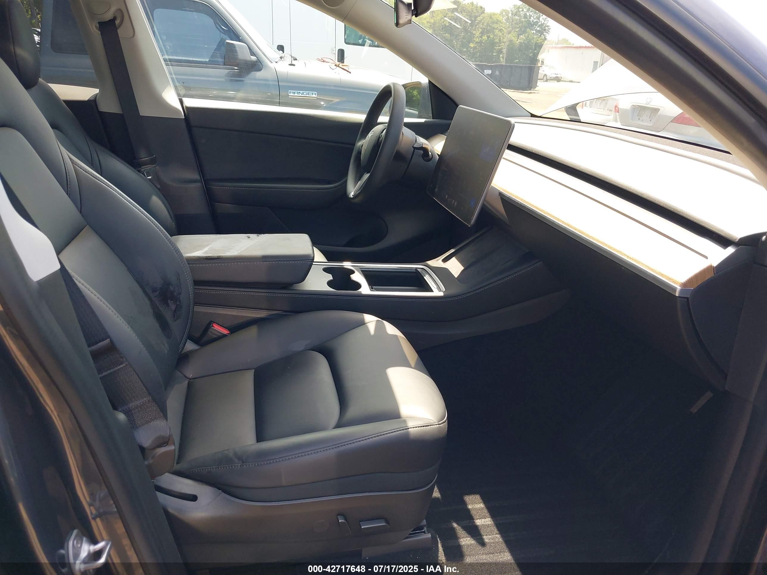 TESLA MODEL image 5