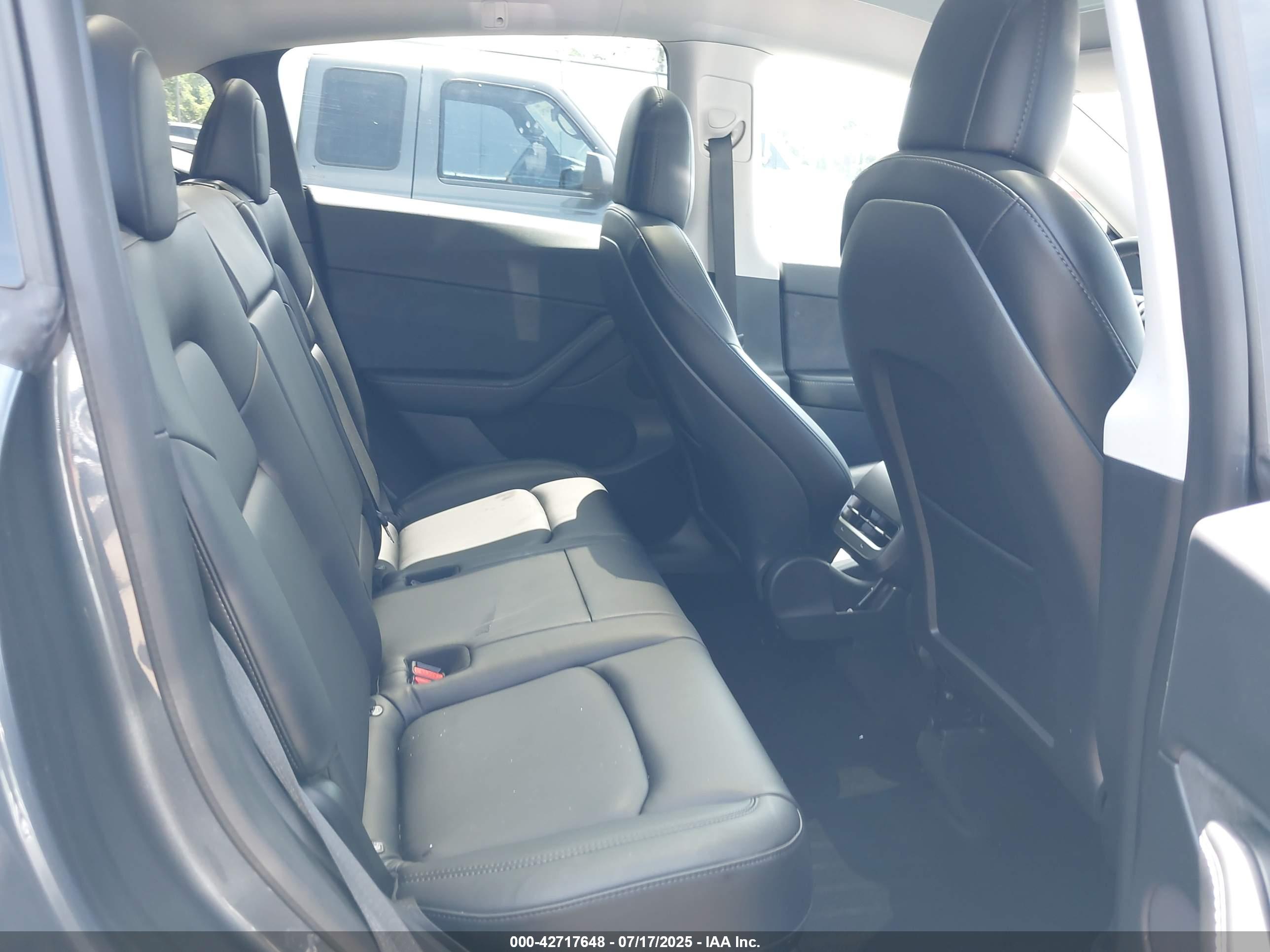 TESLA MODEL image 8