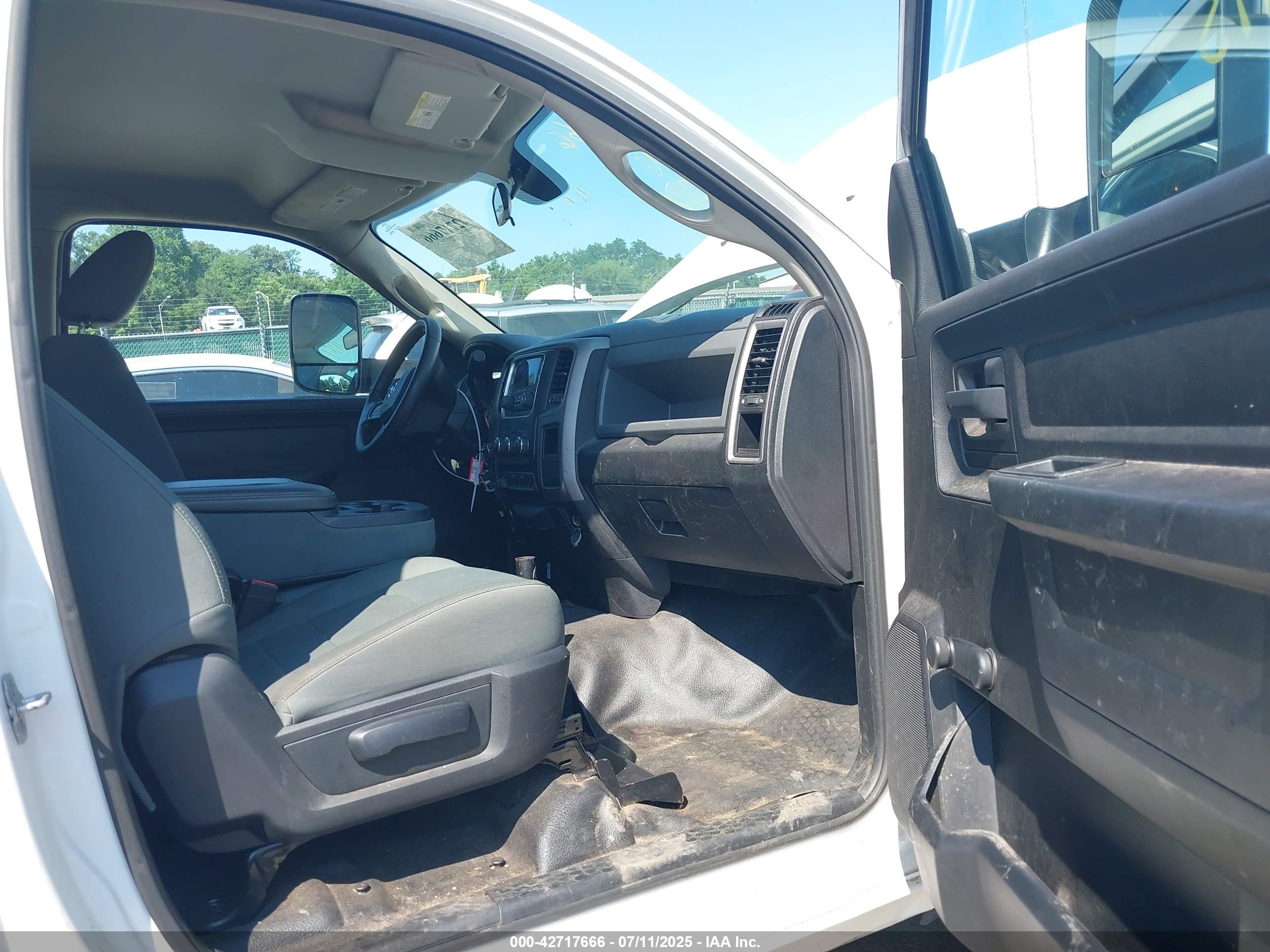 RAM 3500 image 8