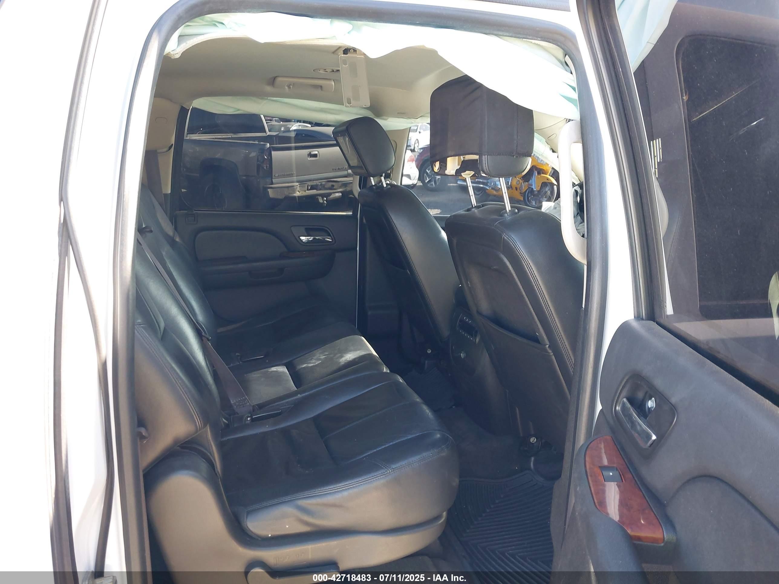 GMC YUKON image 8