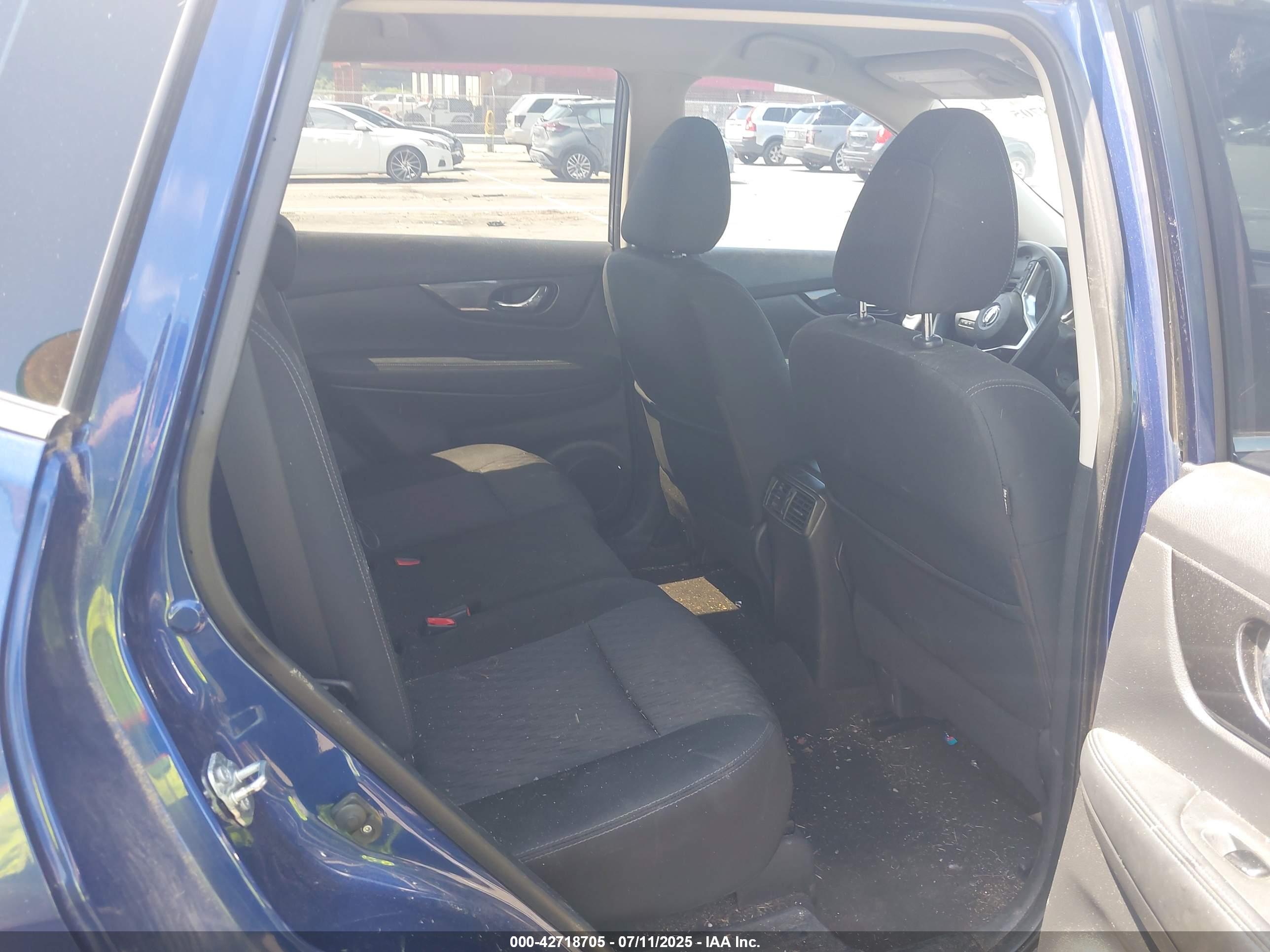 NISSAN ROGUE image 8