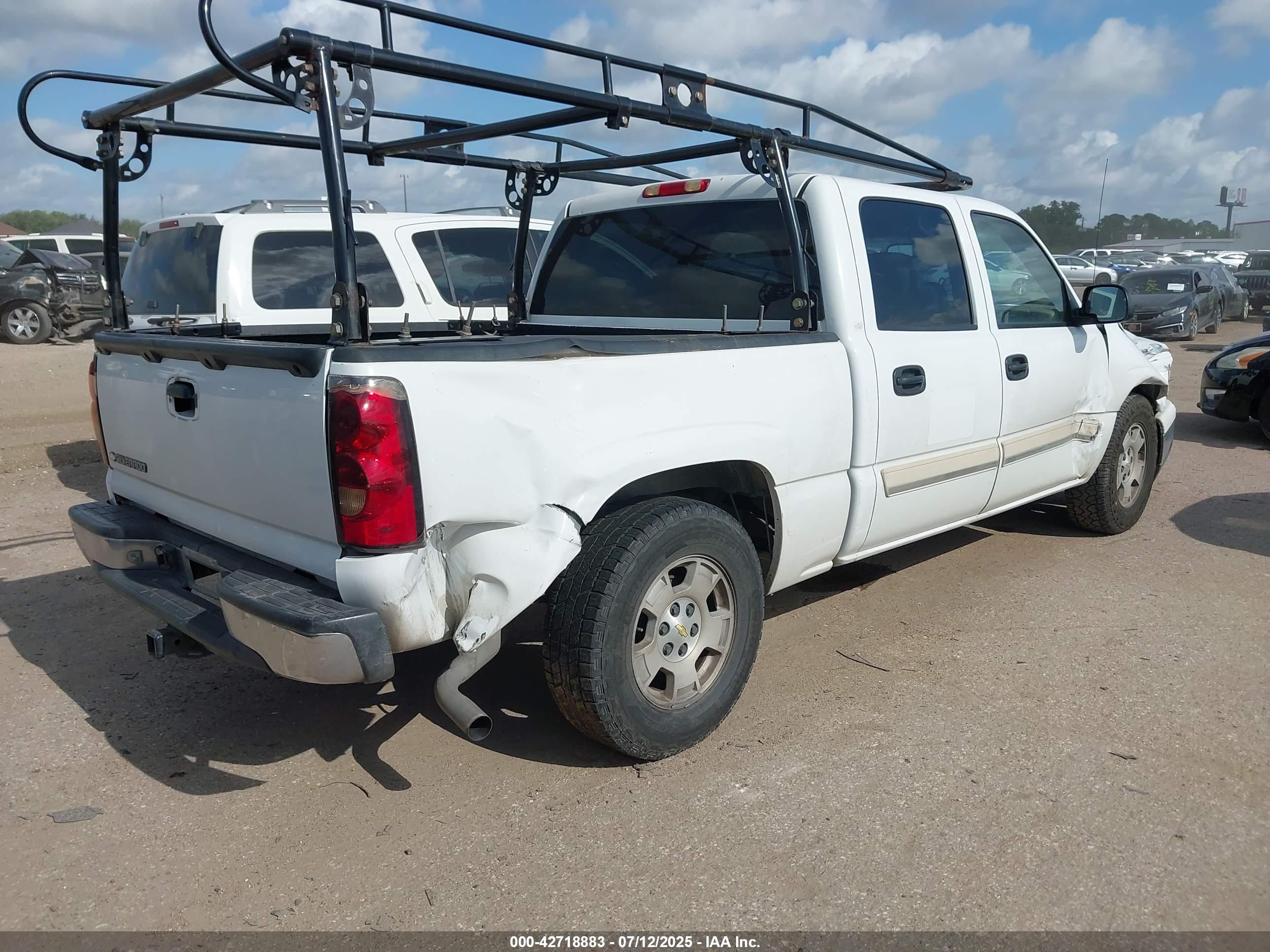 CHEVROLET SILVERADO image 4