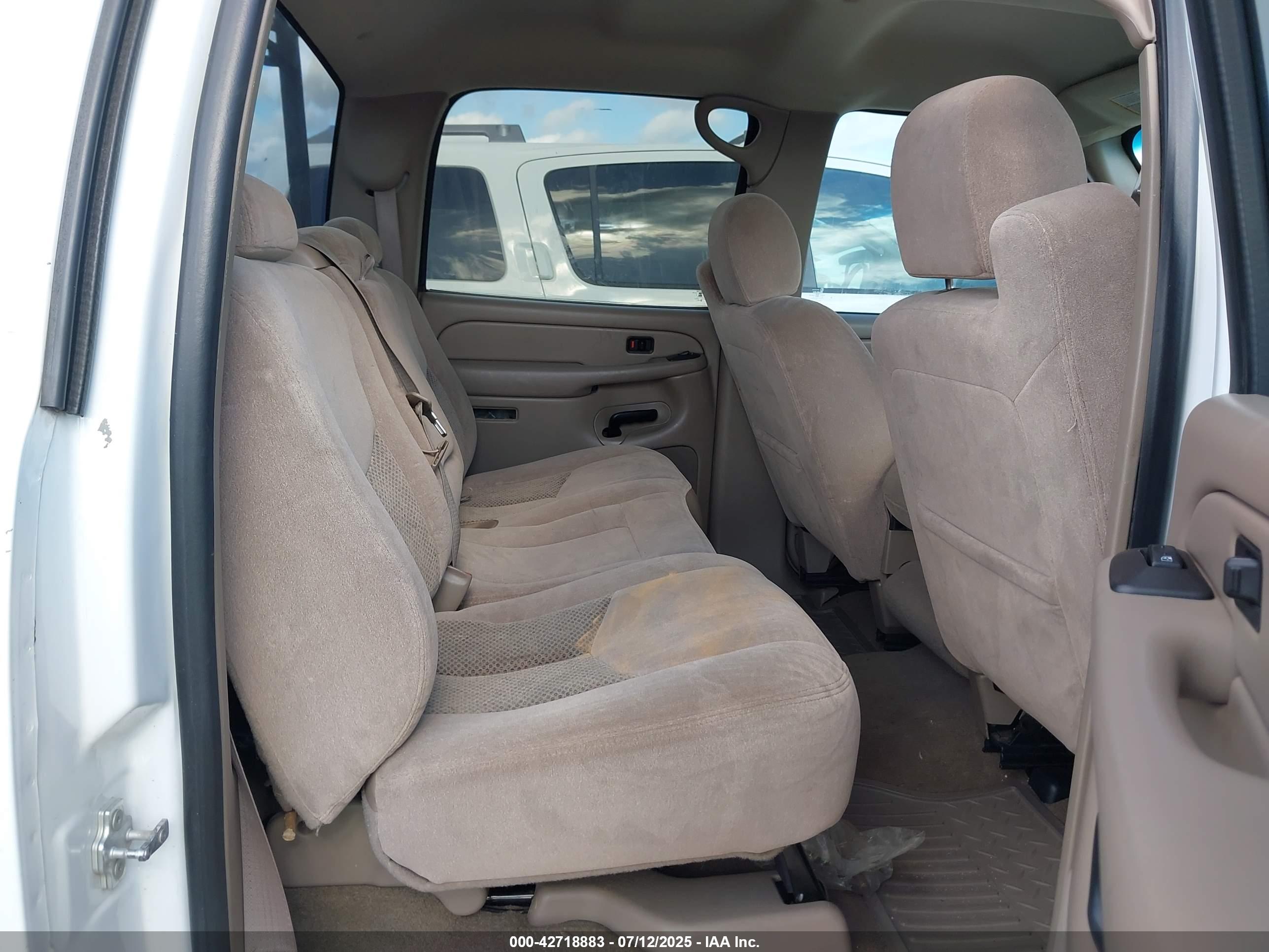CHEVROLET SILVERADO image 8