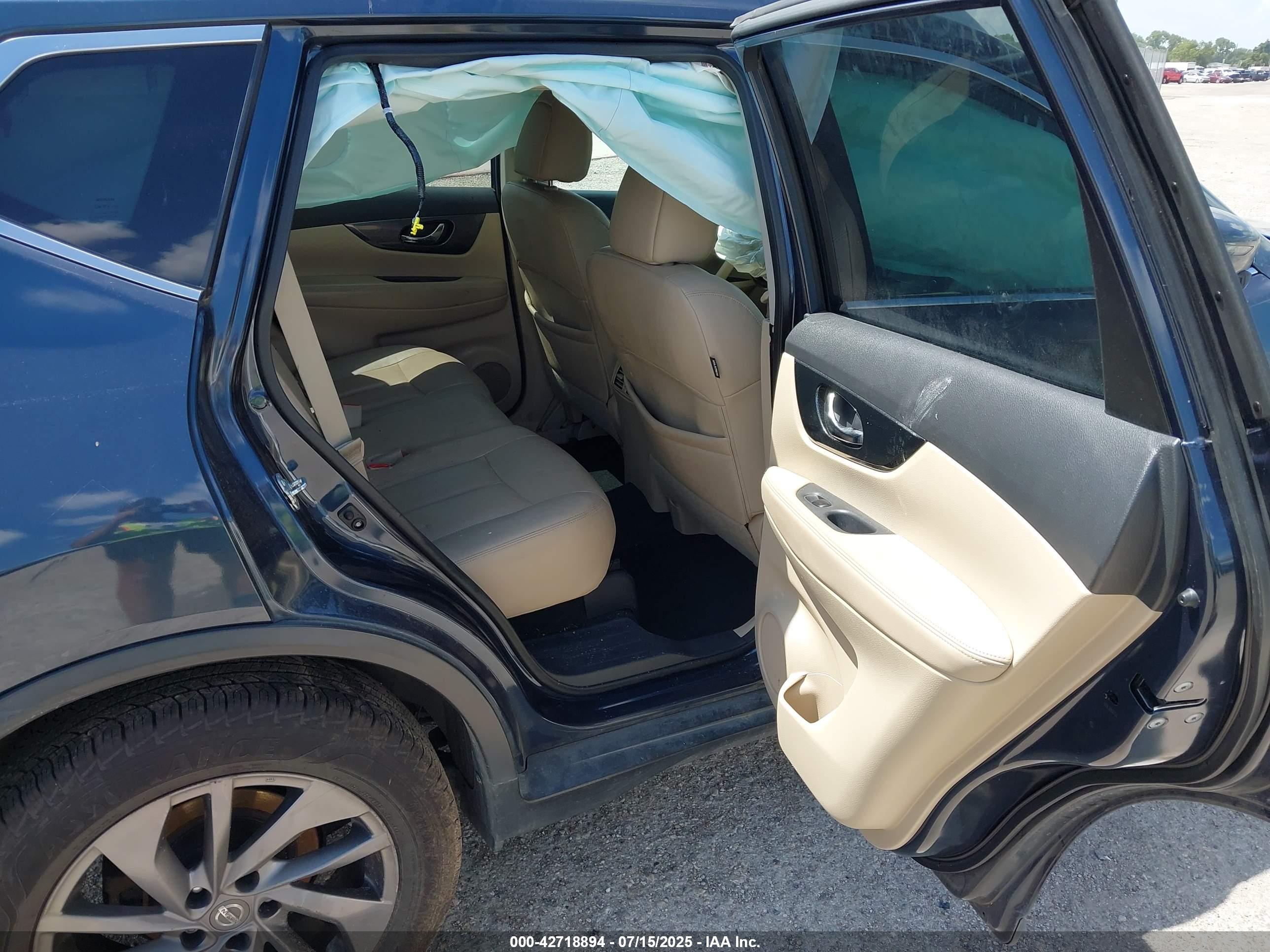 NISSAN ROGUE image 8