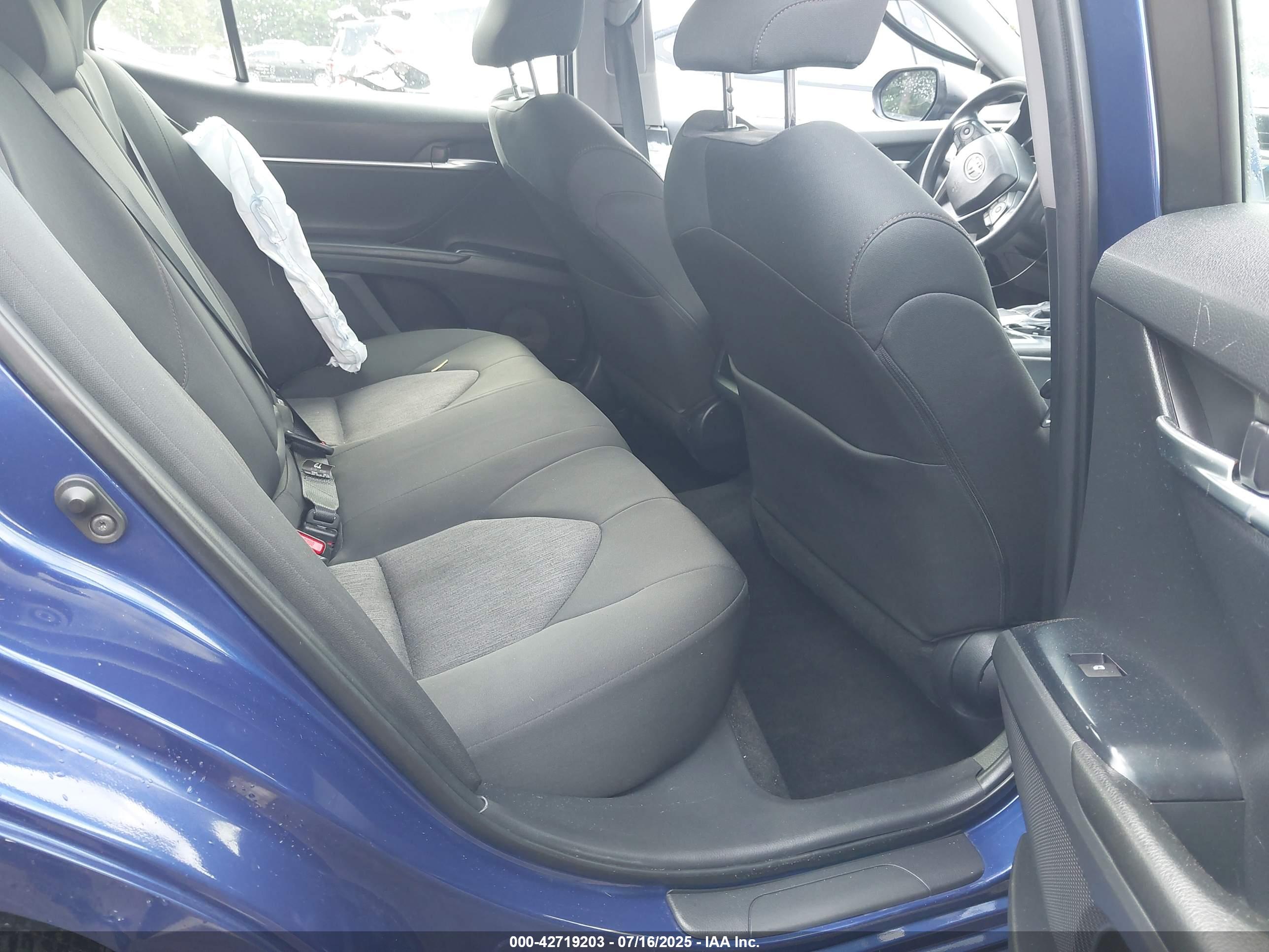 TOYOTA CAMRY image 8
