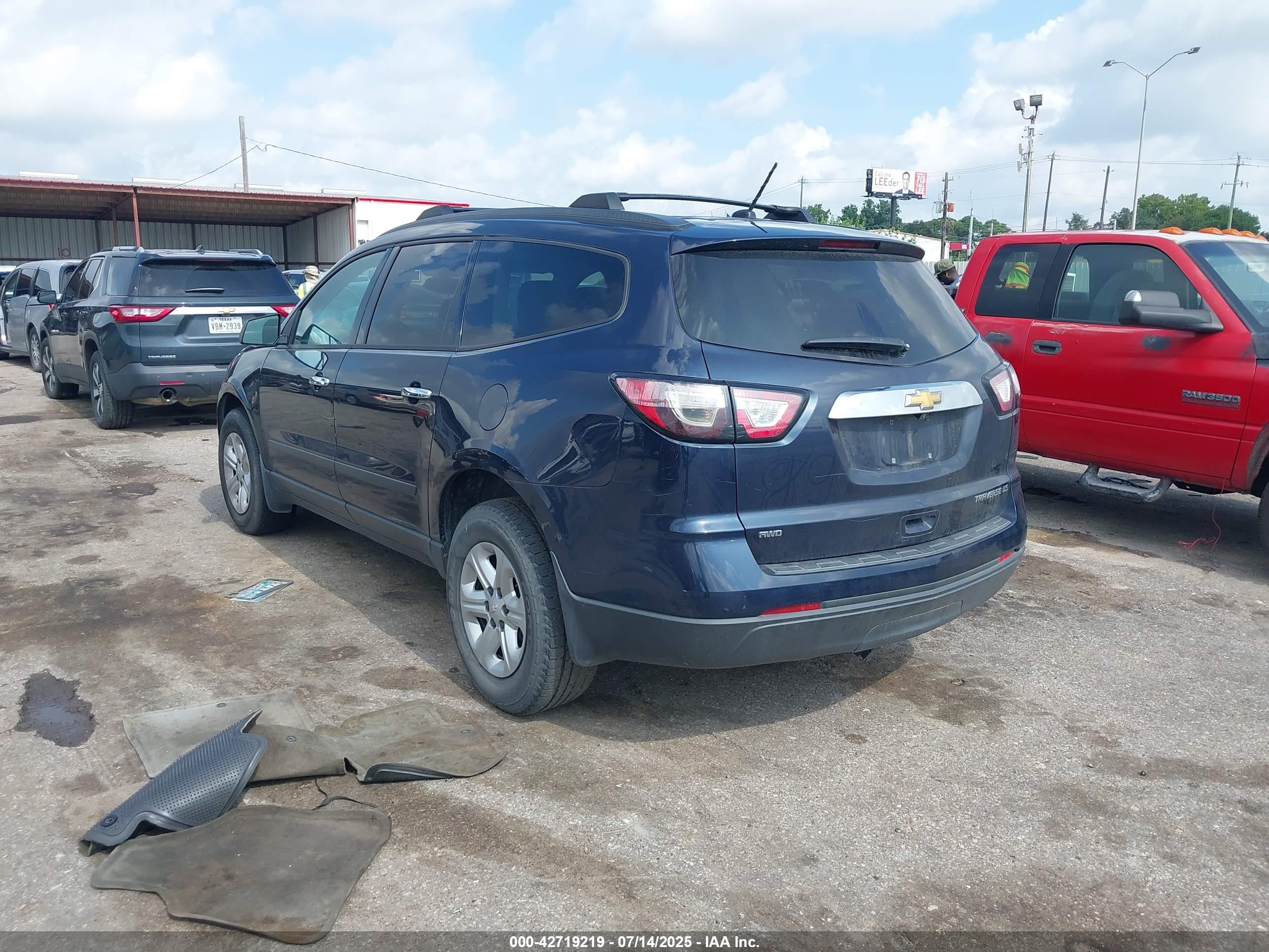 CHEVROLET TRAVERSE image 3