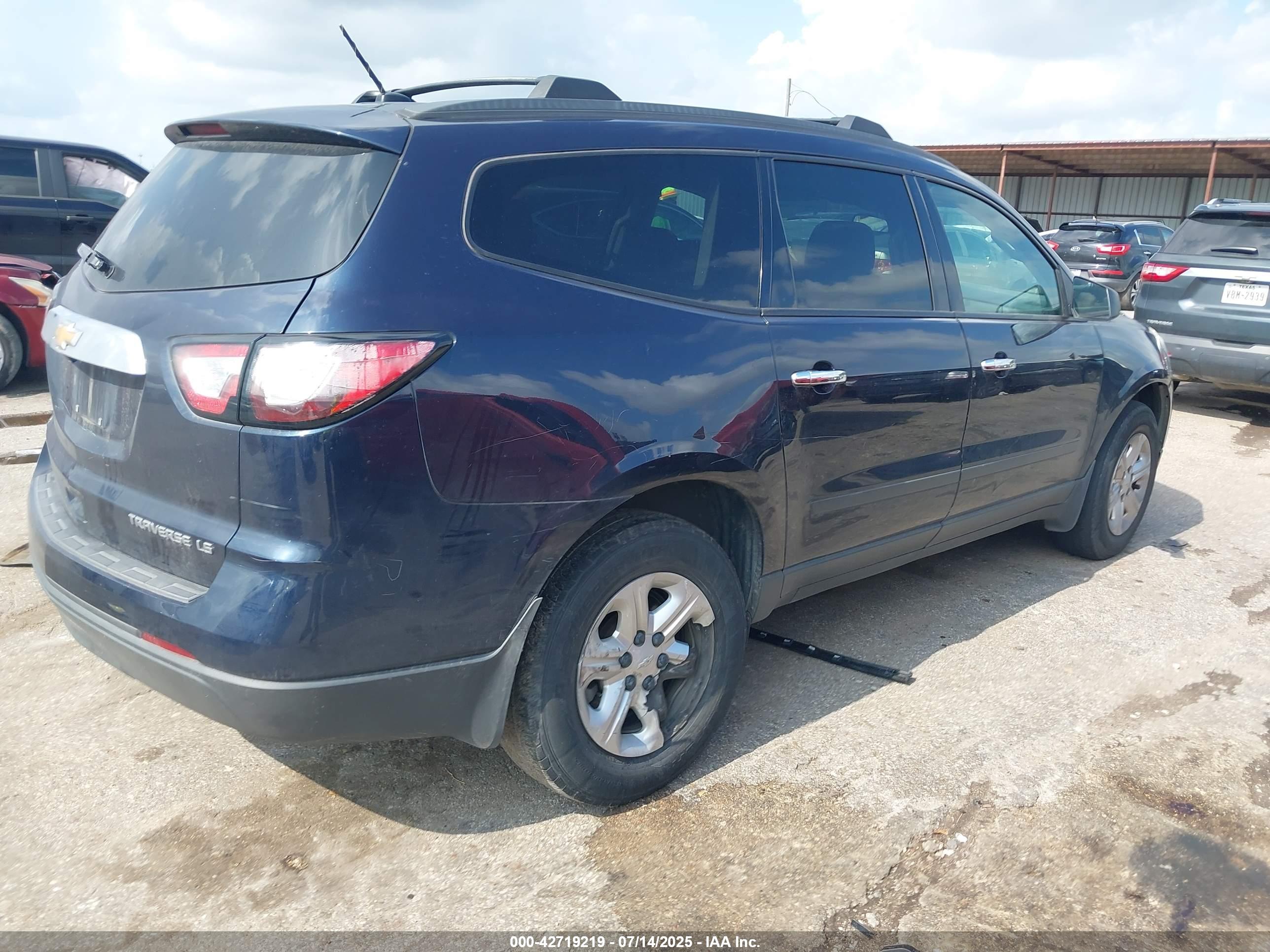 CHEVROLET TRAVERSE image 4