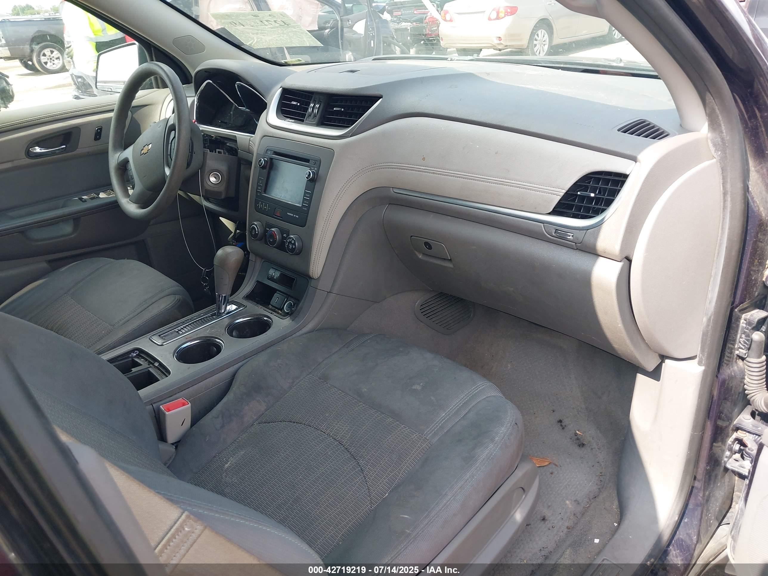CHEVROLET TRAVERSE image 5
