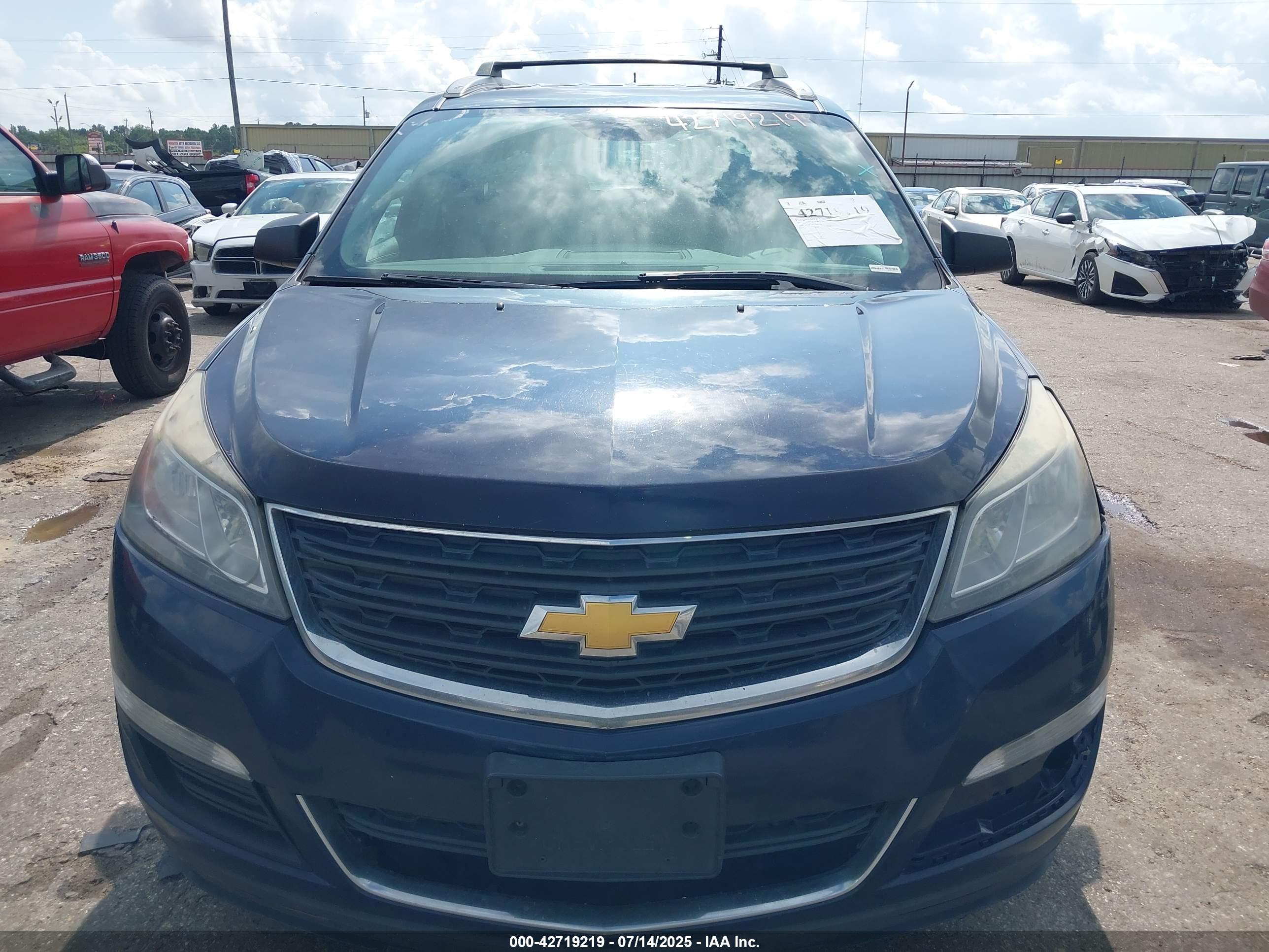 CHEVROLET TRAVERSE image 6