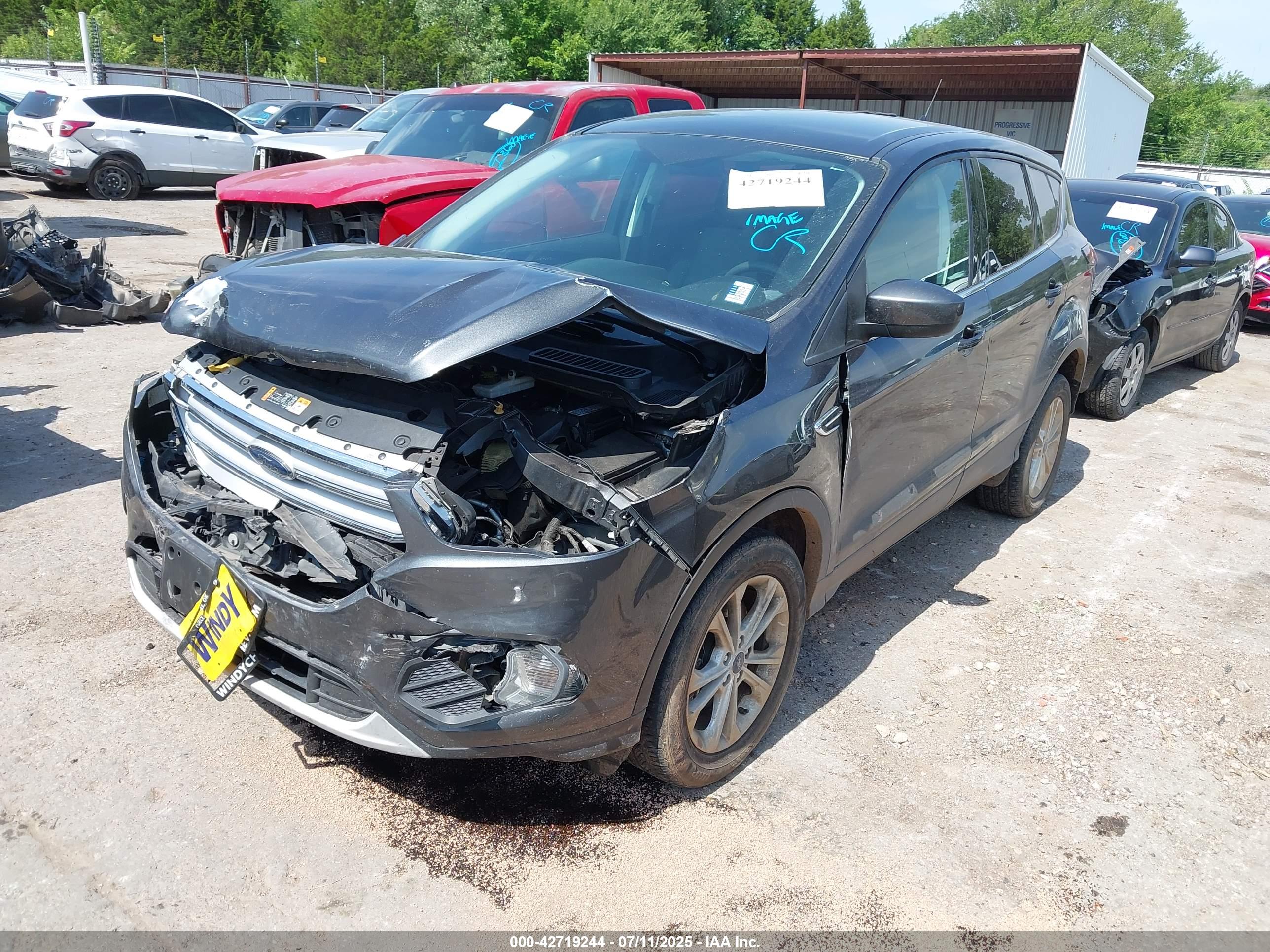 FORD ESCAPE image 2