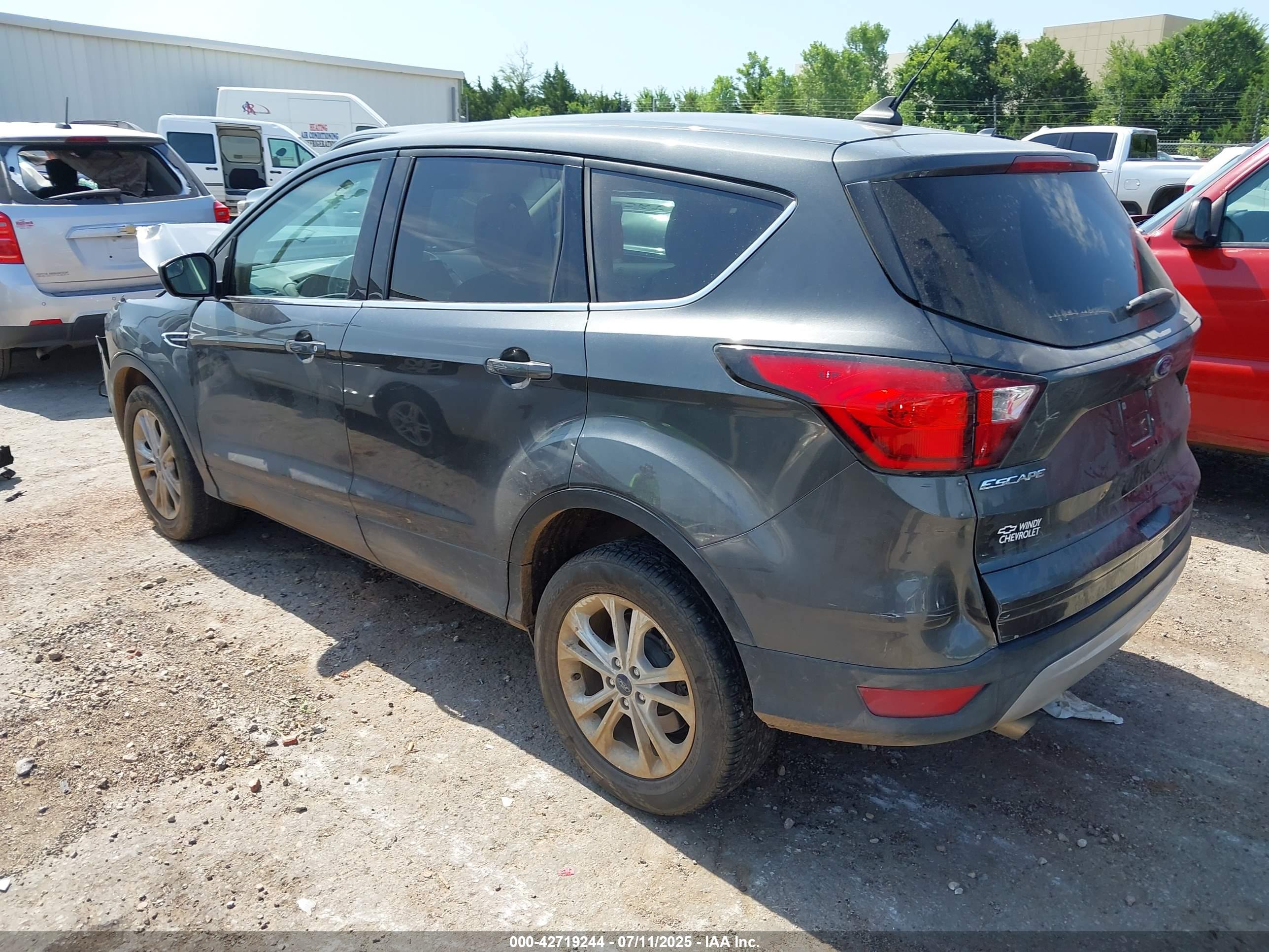 FORD ESCAPE image 3