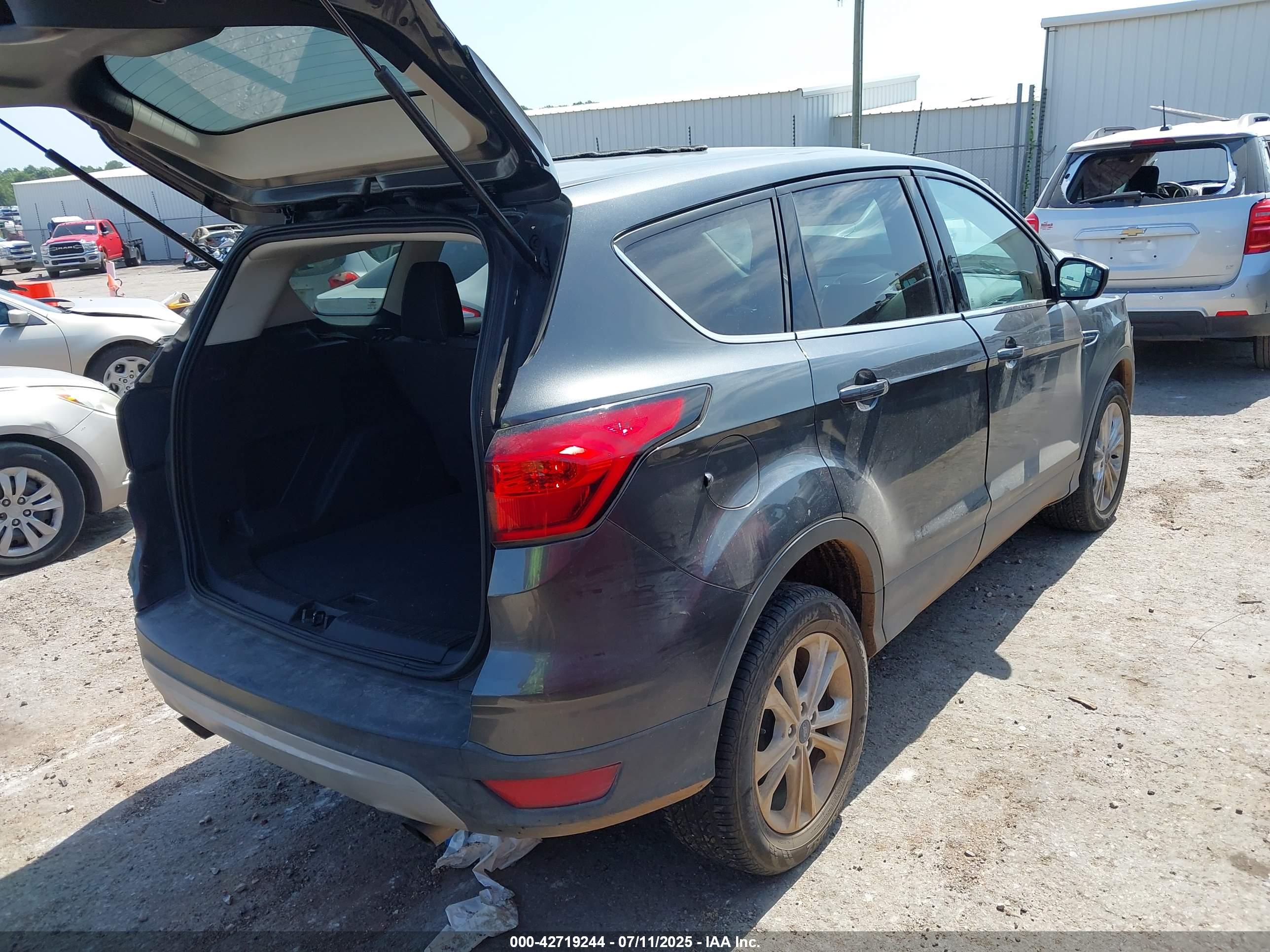 FORD ESCAPE image 4