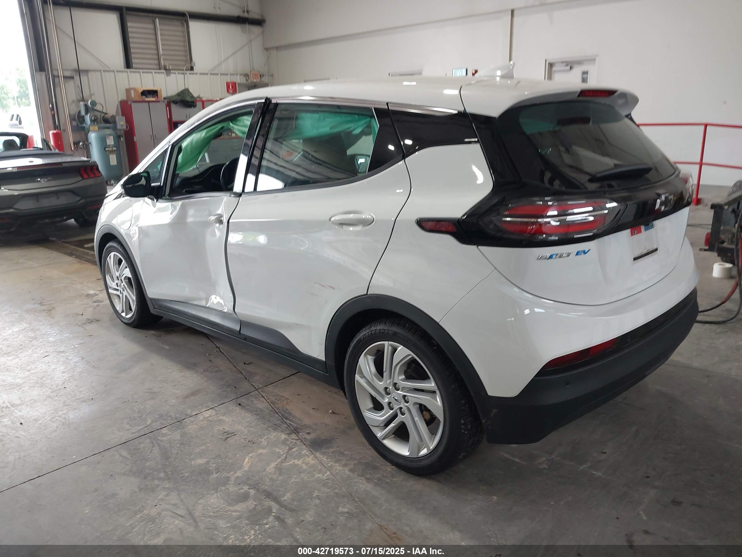 CHEVROLET BOLT image 3