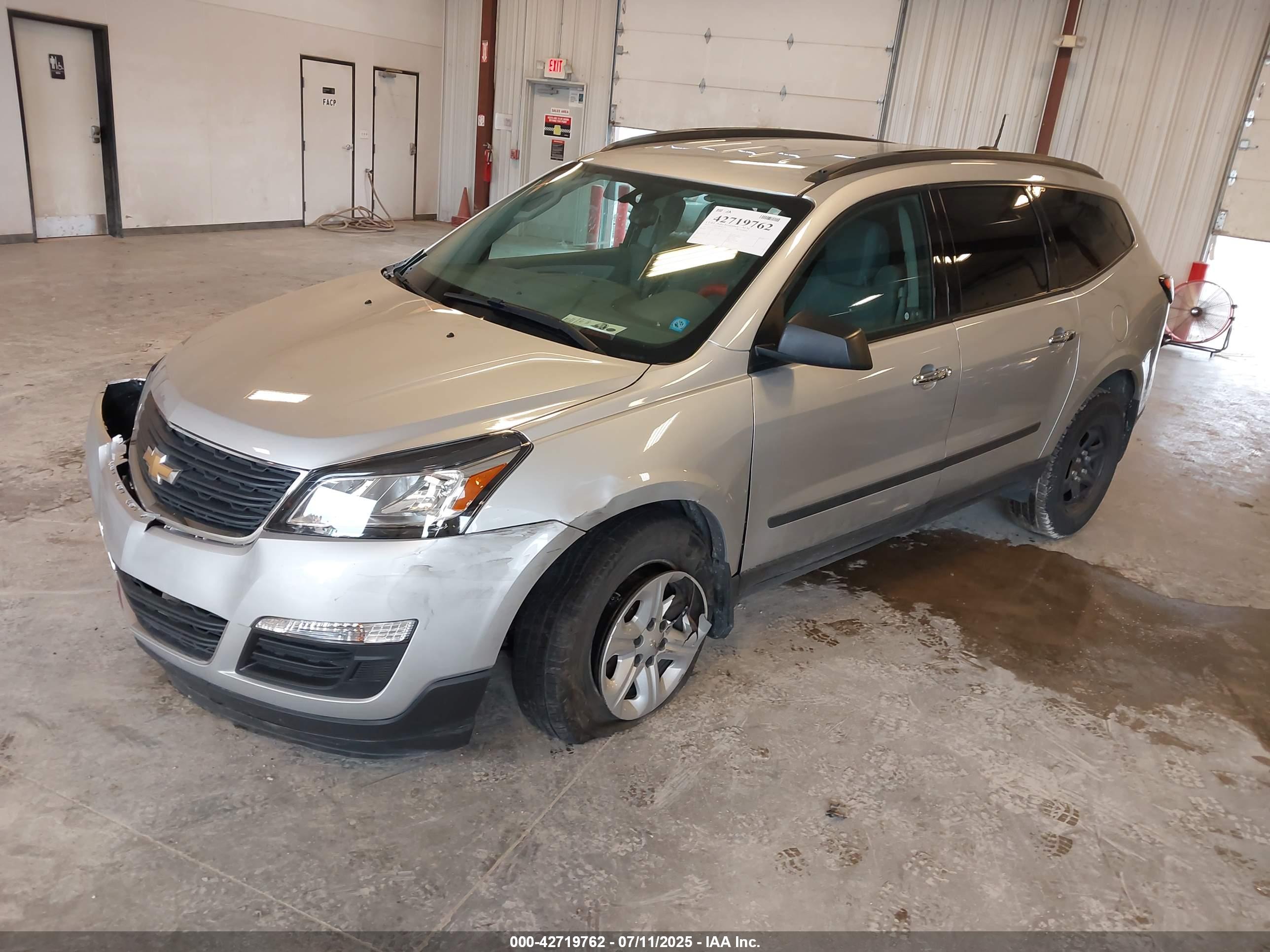 CHEVROLET TRAVERSE image 2