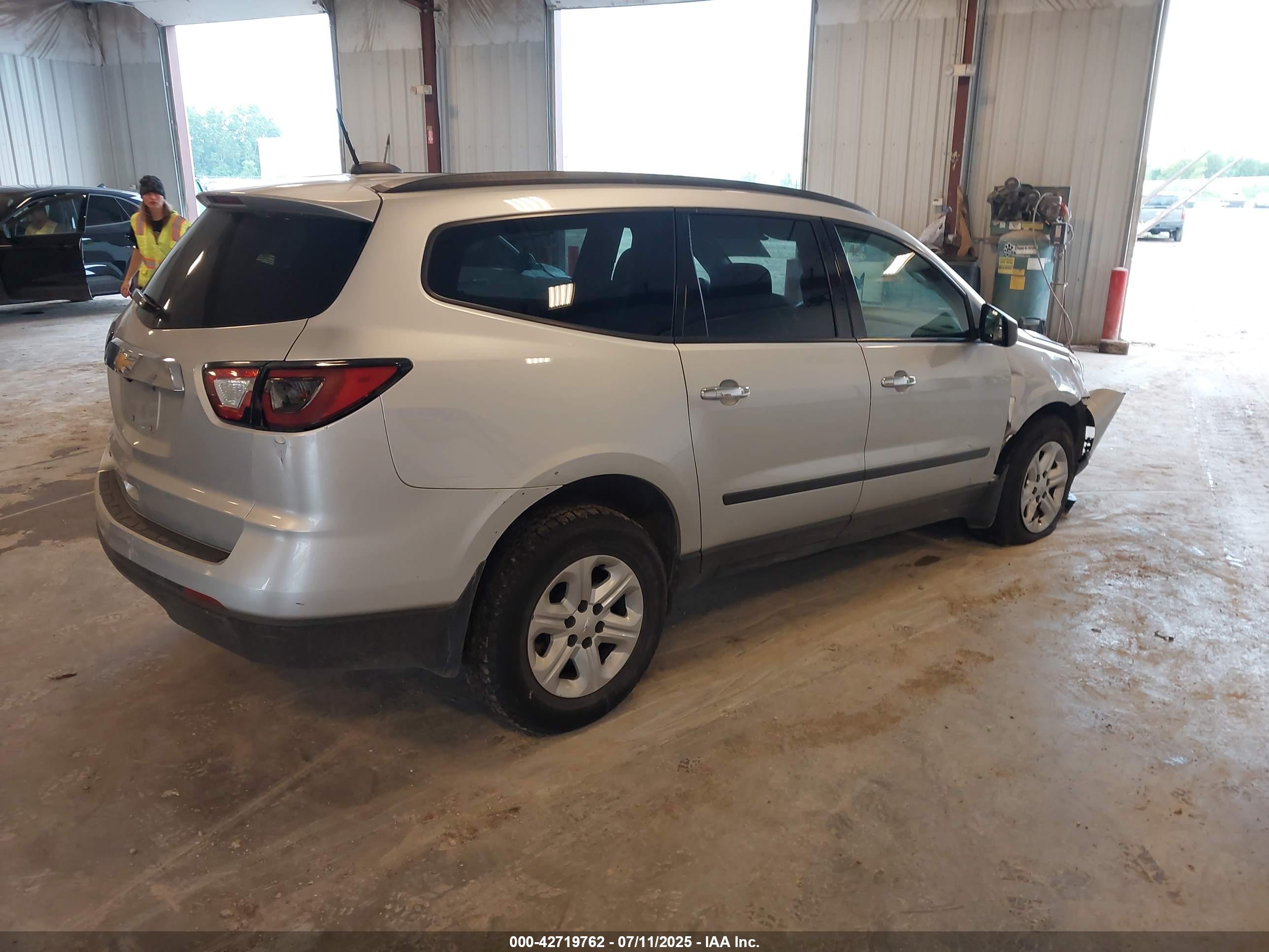 CHEVROLET TRAVERSE image 4