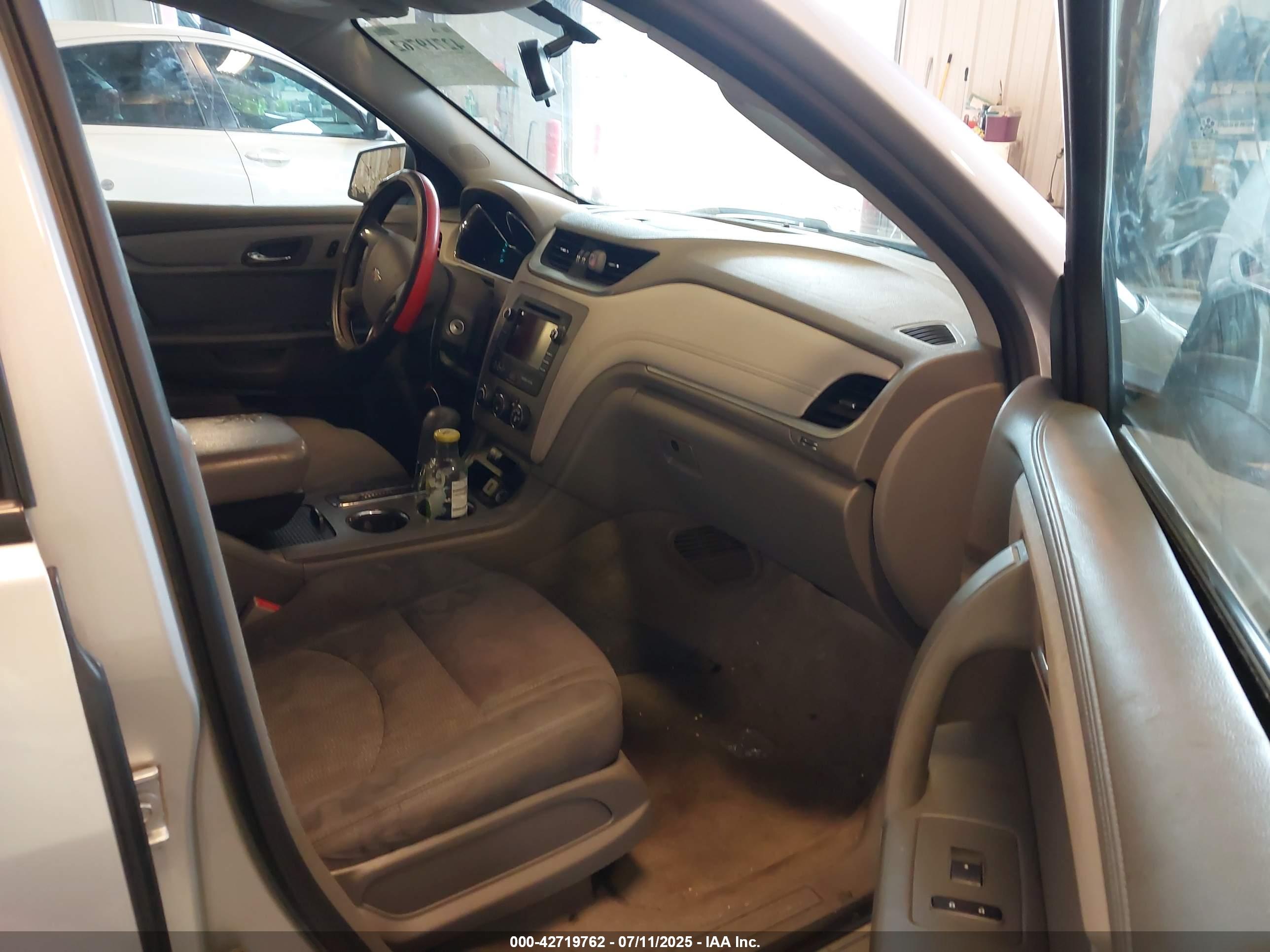 CHEVROLET TRAVERSE image 5